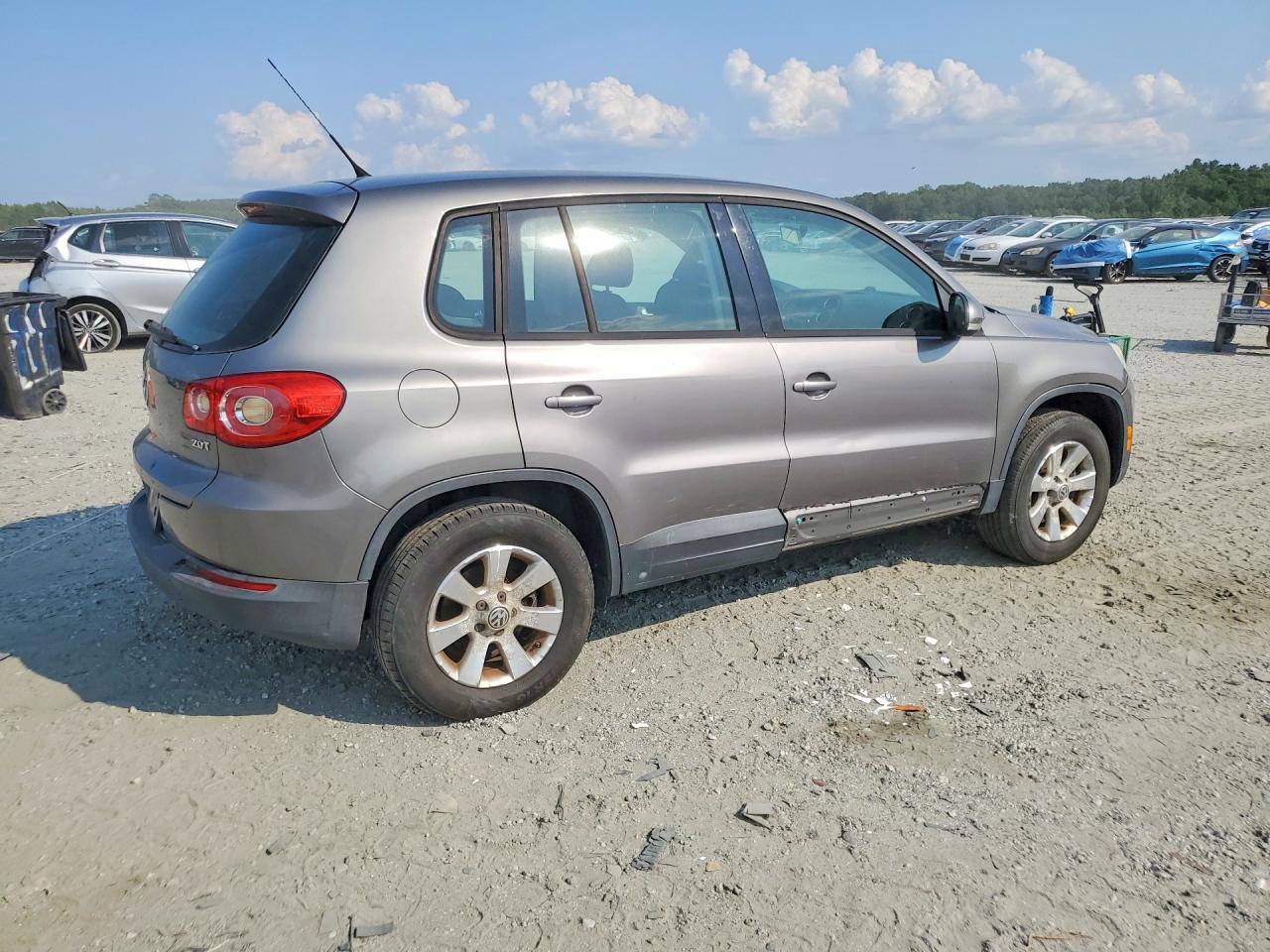 2010 Volkswagen Tiguan S Gray vin: WVGAV7AXXAW511610