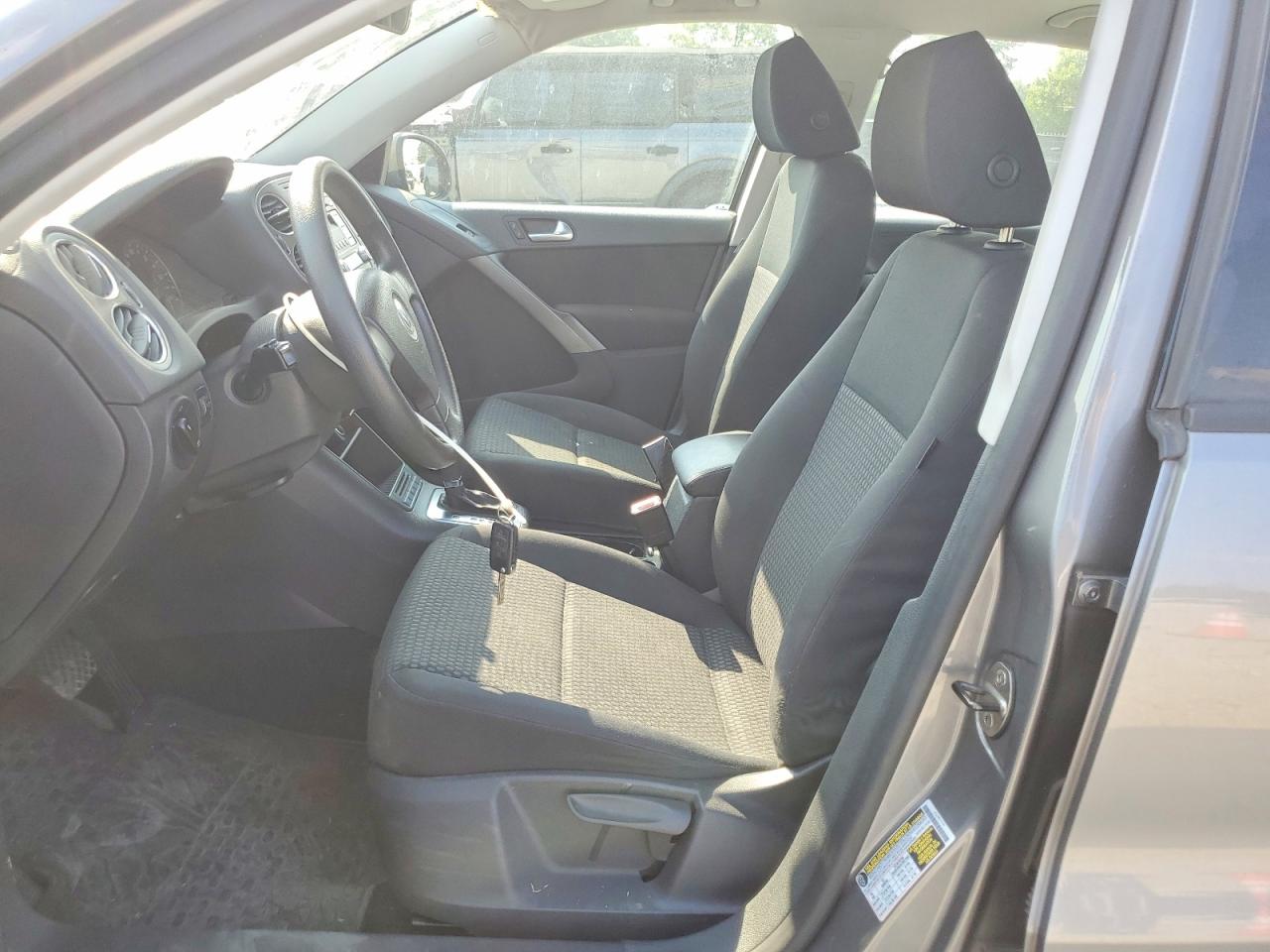 2010 Volkswagen Tiguan S Gray vin: WVGAV7AXXAW511610