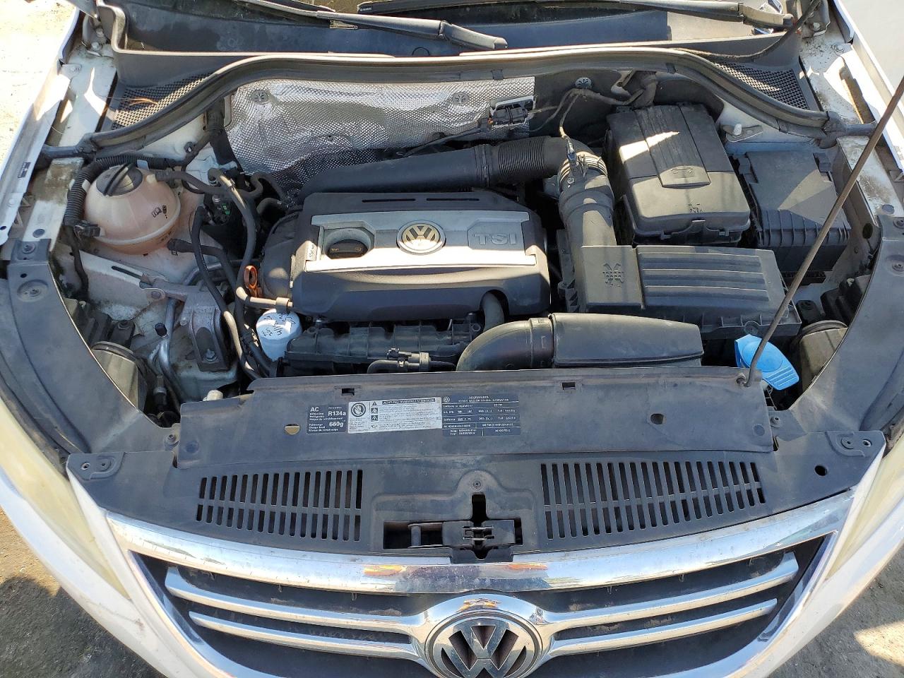 2011 Volkswagen Tiguan S White vin: WVGAV7AXXBW502181