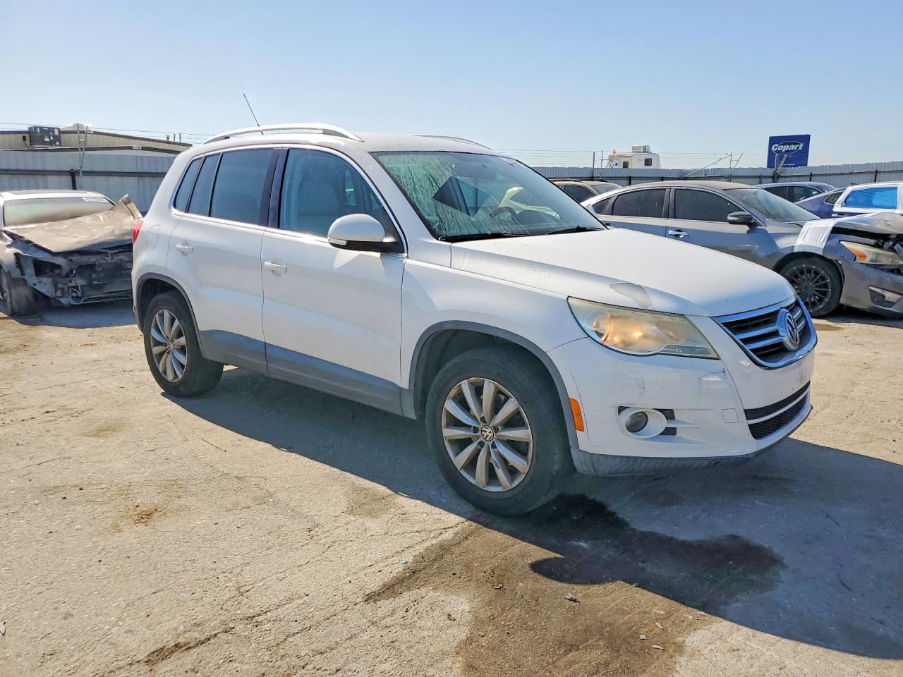 2011 Volkswagen Tiguan S White vin: WVGAV7AXXBW502181