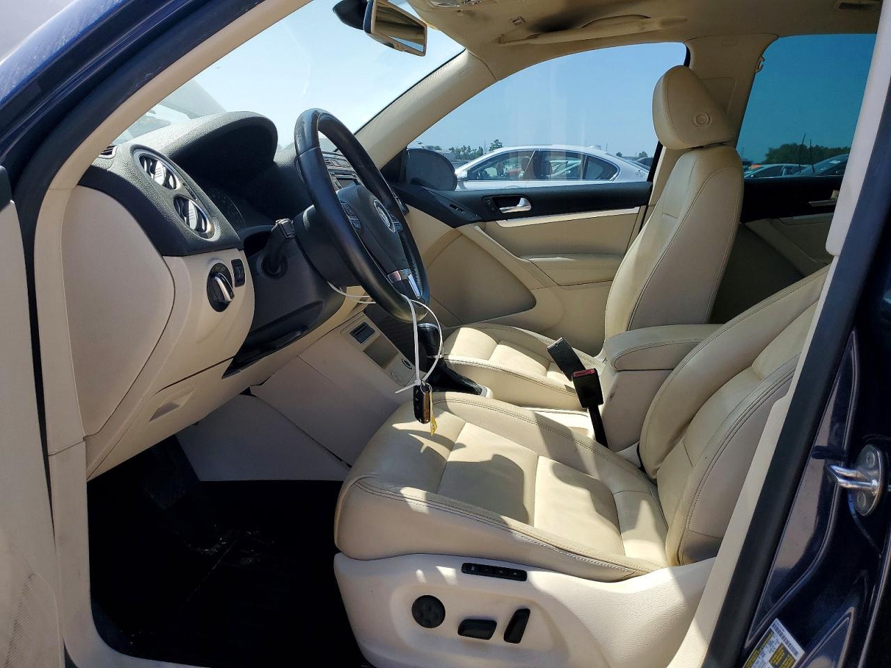 2012 Volkswagen Tiguan S Blue vin: WVGAV7AXXCW555982