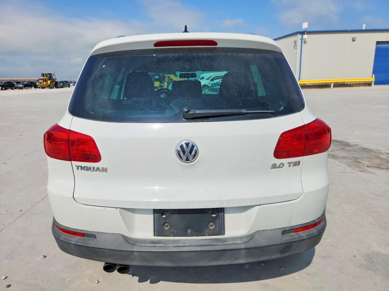 2015 Volkswagen Tiguan S White vin: WVGAV7AXXFW507709