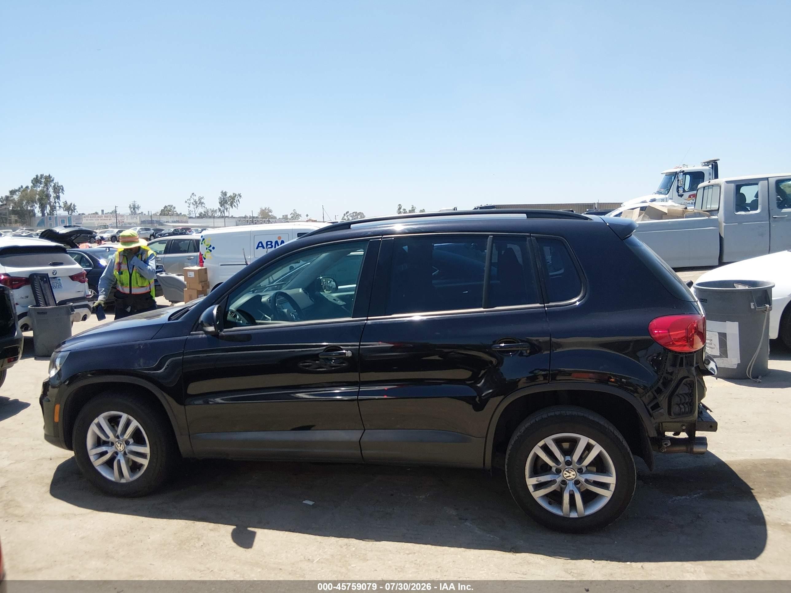2015 Volkswagen Tiguan S Black vin: WVGAV7AXXFW566632