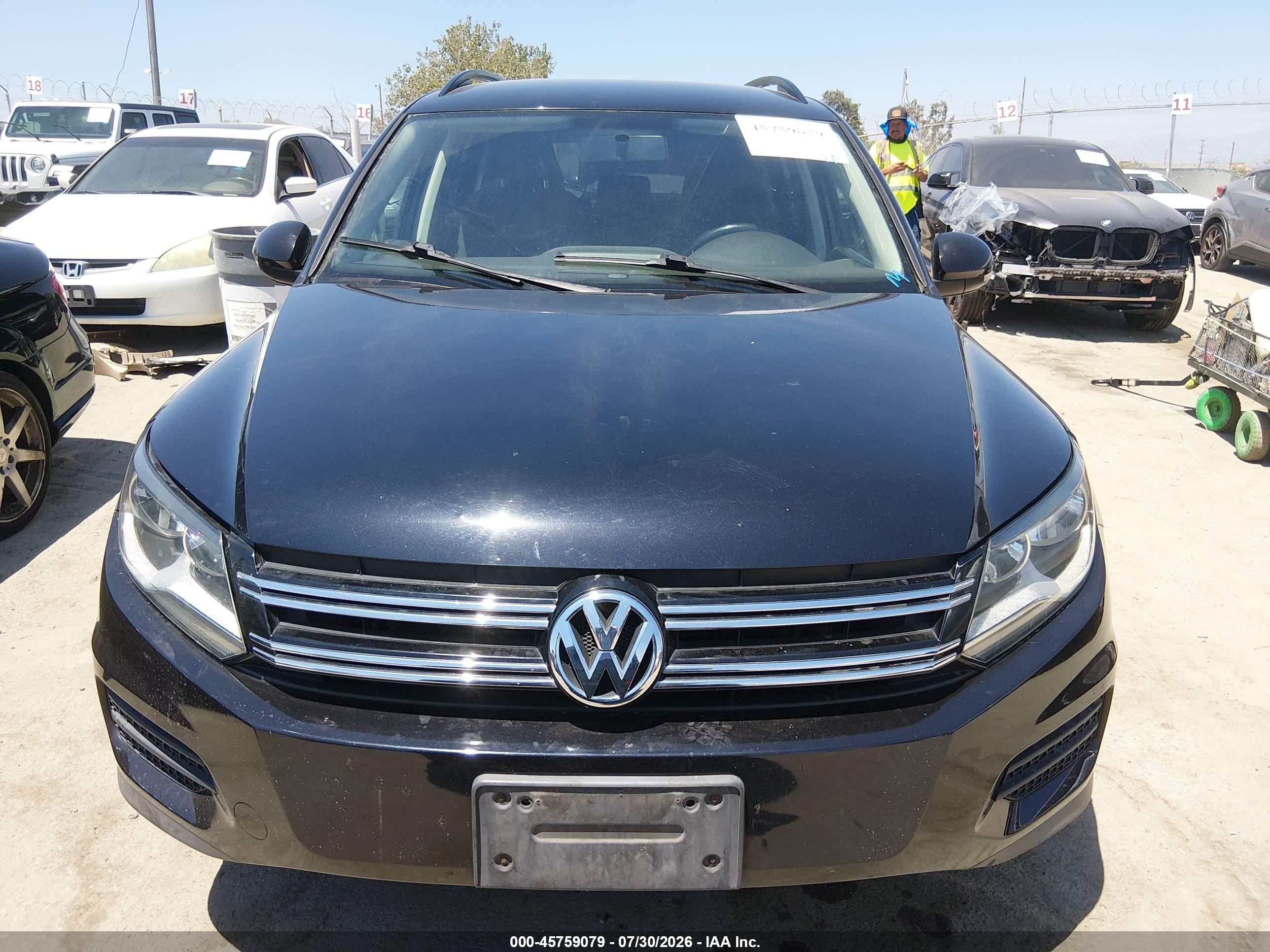 2015 Volkswagen Tiguan S Black vin: WVGAV7AXXFW566632