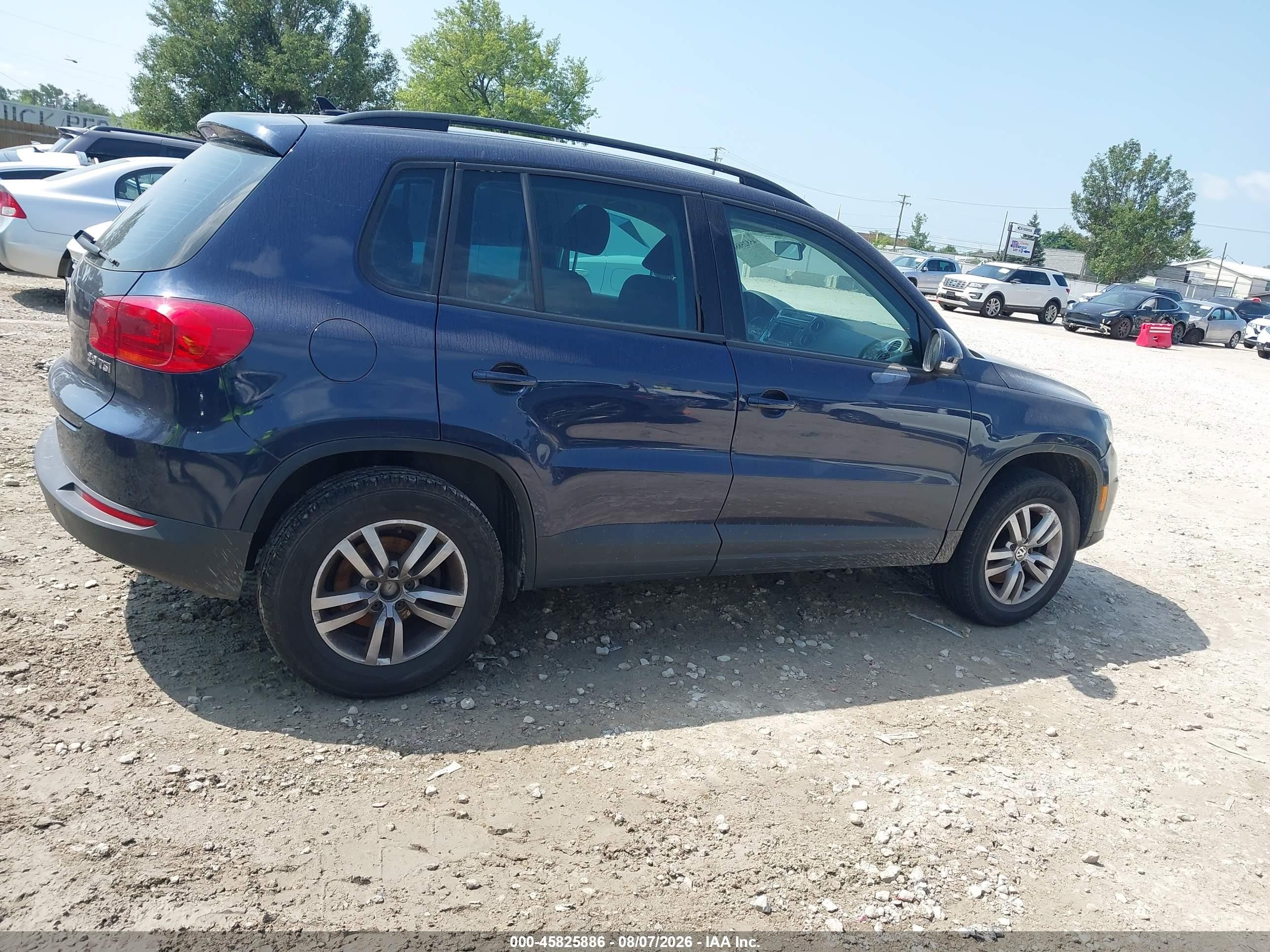 2015 Volkswagen Tiguan S Blue vin: WVGAV7AXXFW576027