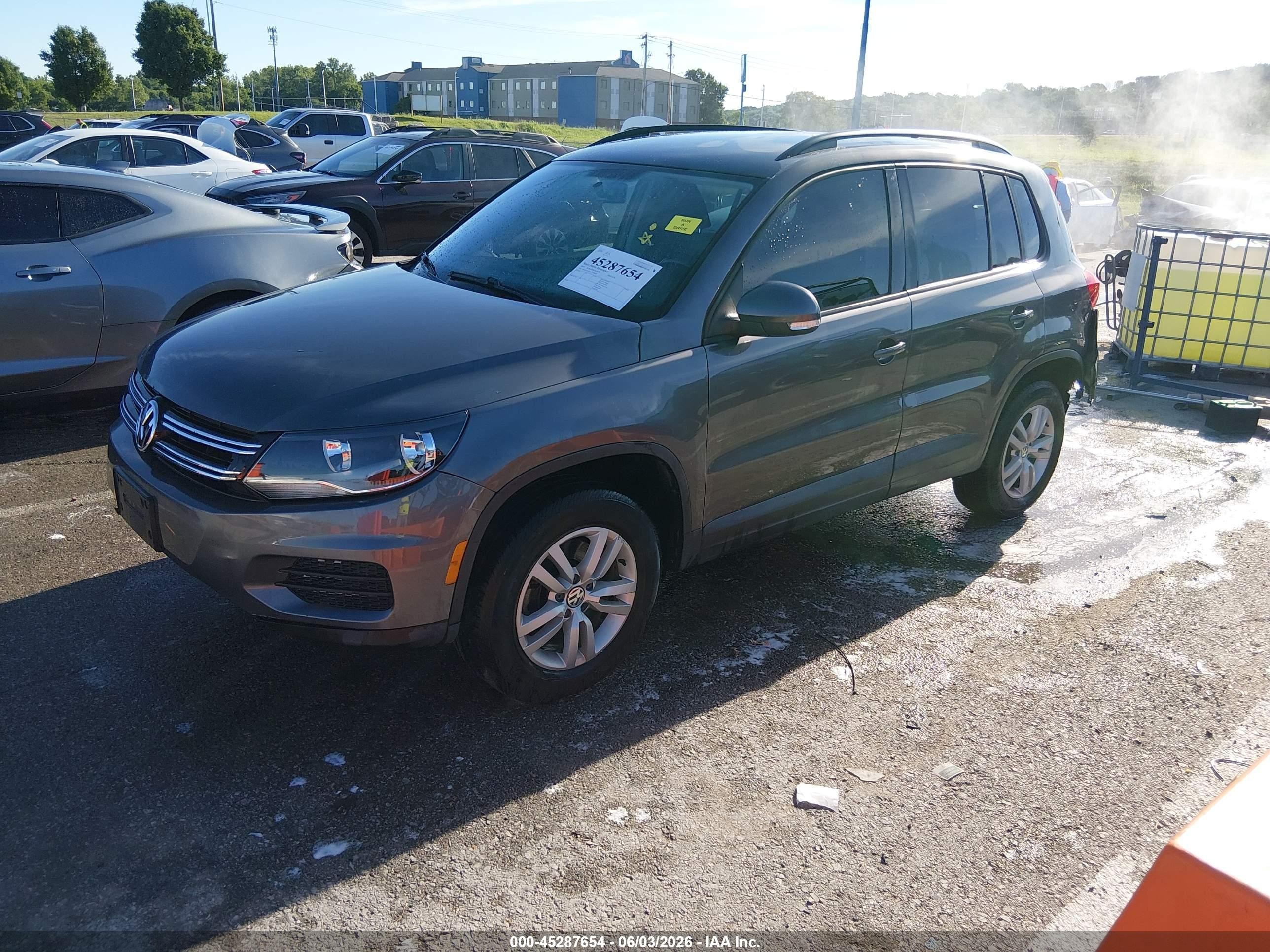 2015 Volkswagen Tiguan S Gray vin: WVGAV7AXXFW596648