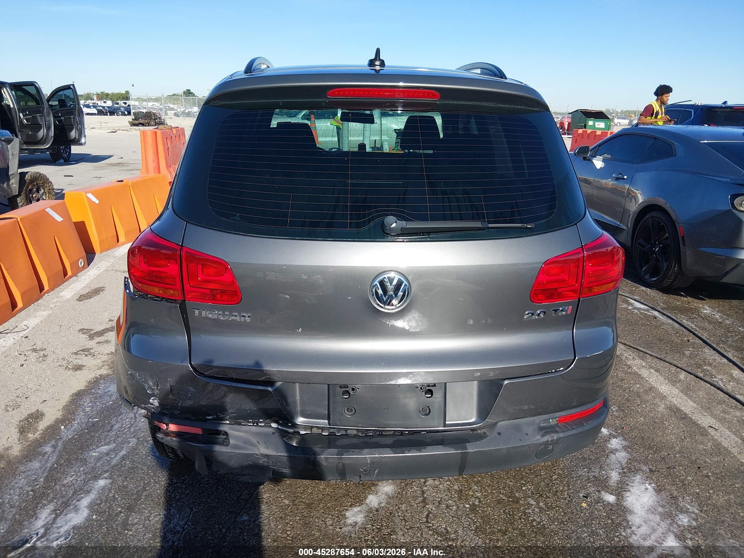 2015 Volkswagen Tiguan S Gray vin: WVGAV7AXXFW596648
