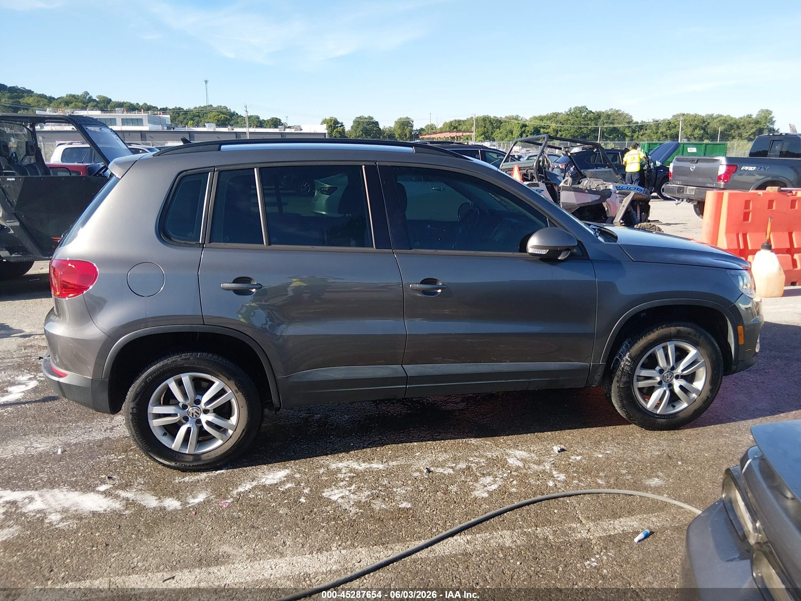 2015 Volkswagen Tiguan S Gray vin: WVGAV7AXXFW596648