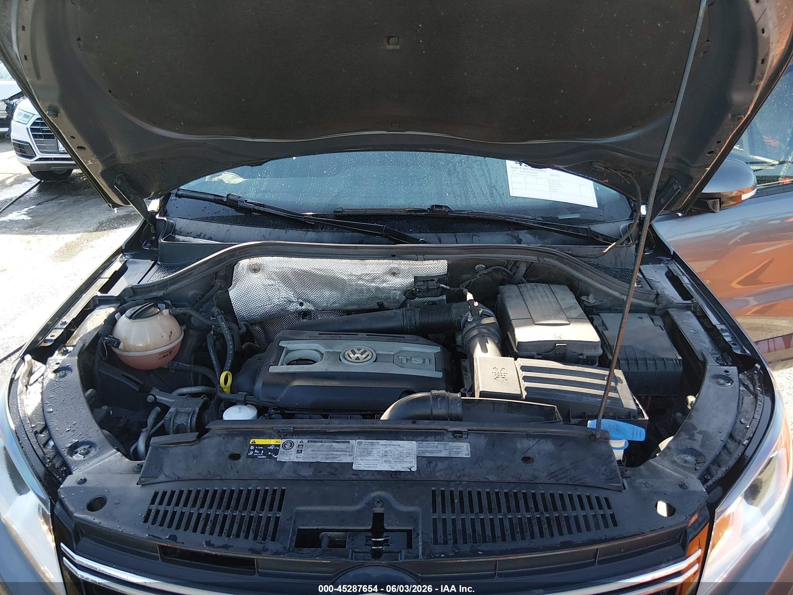 2015 Volkswagen Tiguan S Gray vin: WVGAV7AXXFW596648
