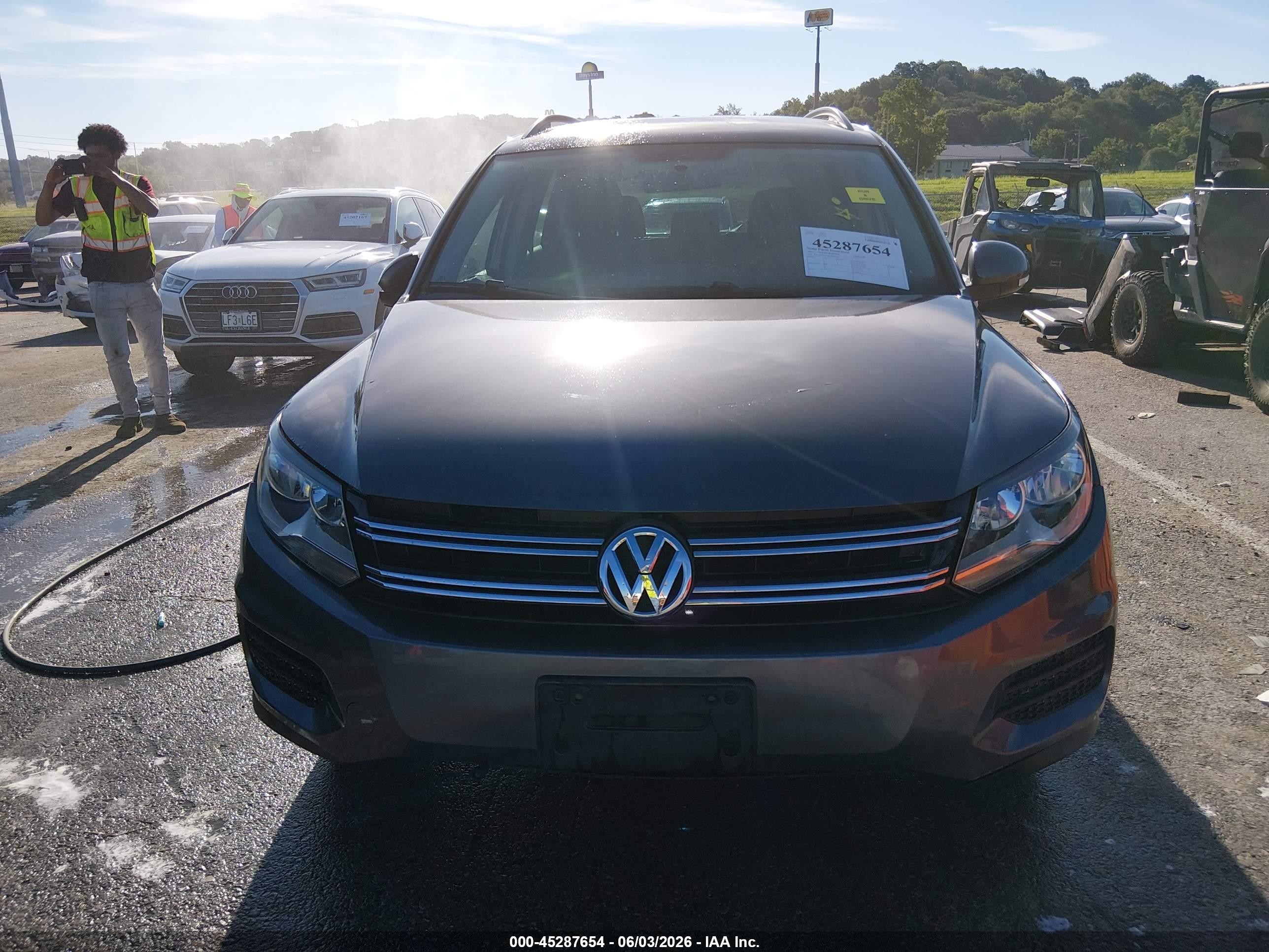 2015 Volkswagen Tiguan S Gray vin: WVGAV7AXXFW596648