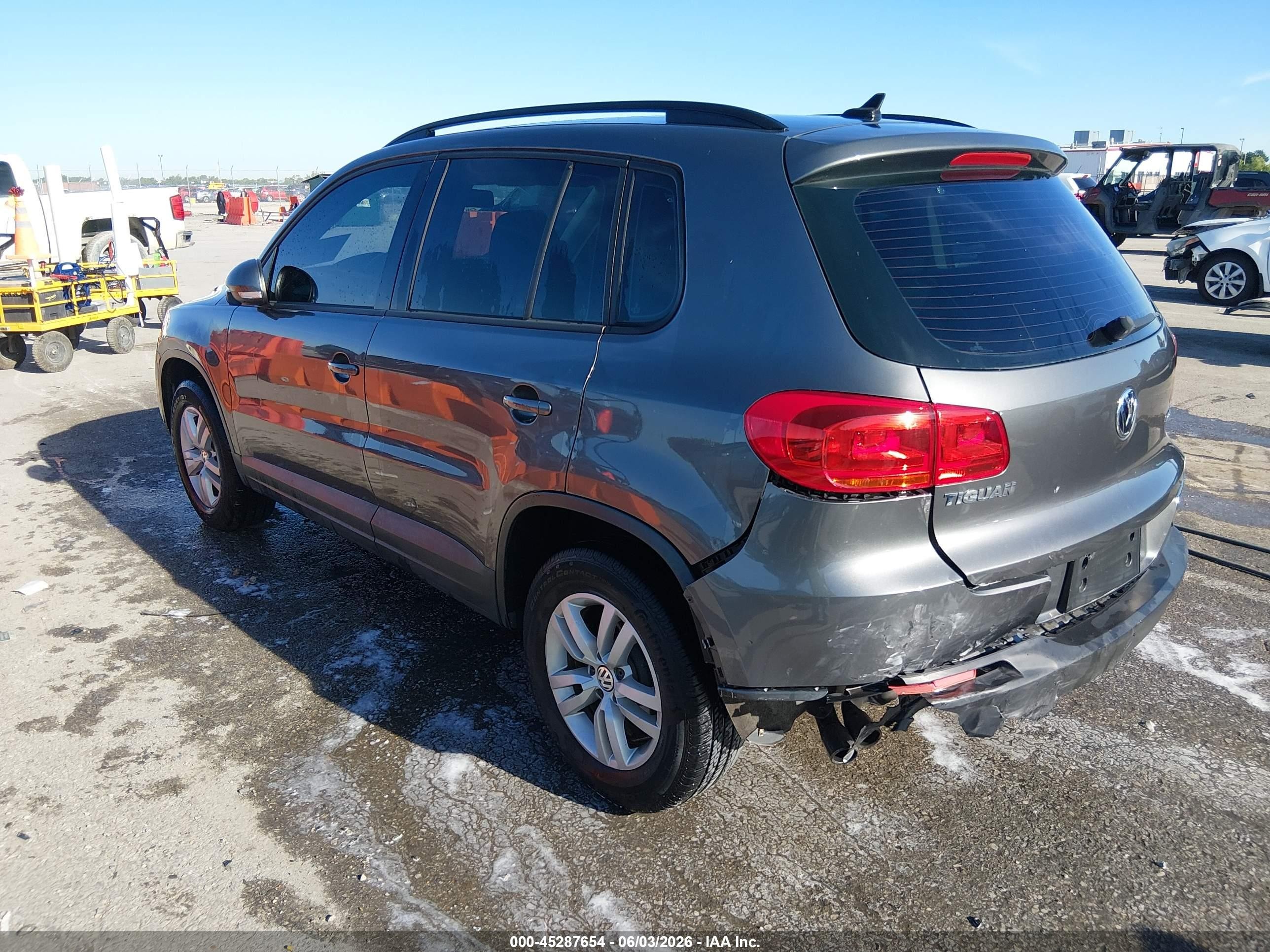 2015 Volkswagen Tiguan S Gray vin: WVGAV7AXXFW596648