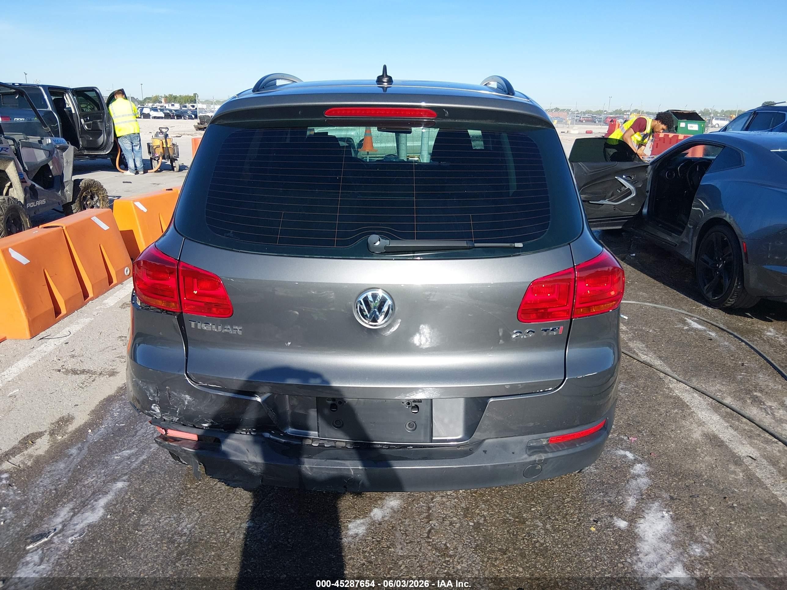 2015 Volkswagen Tiguan S Gray vin: WVGAV7AXXFW596648