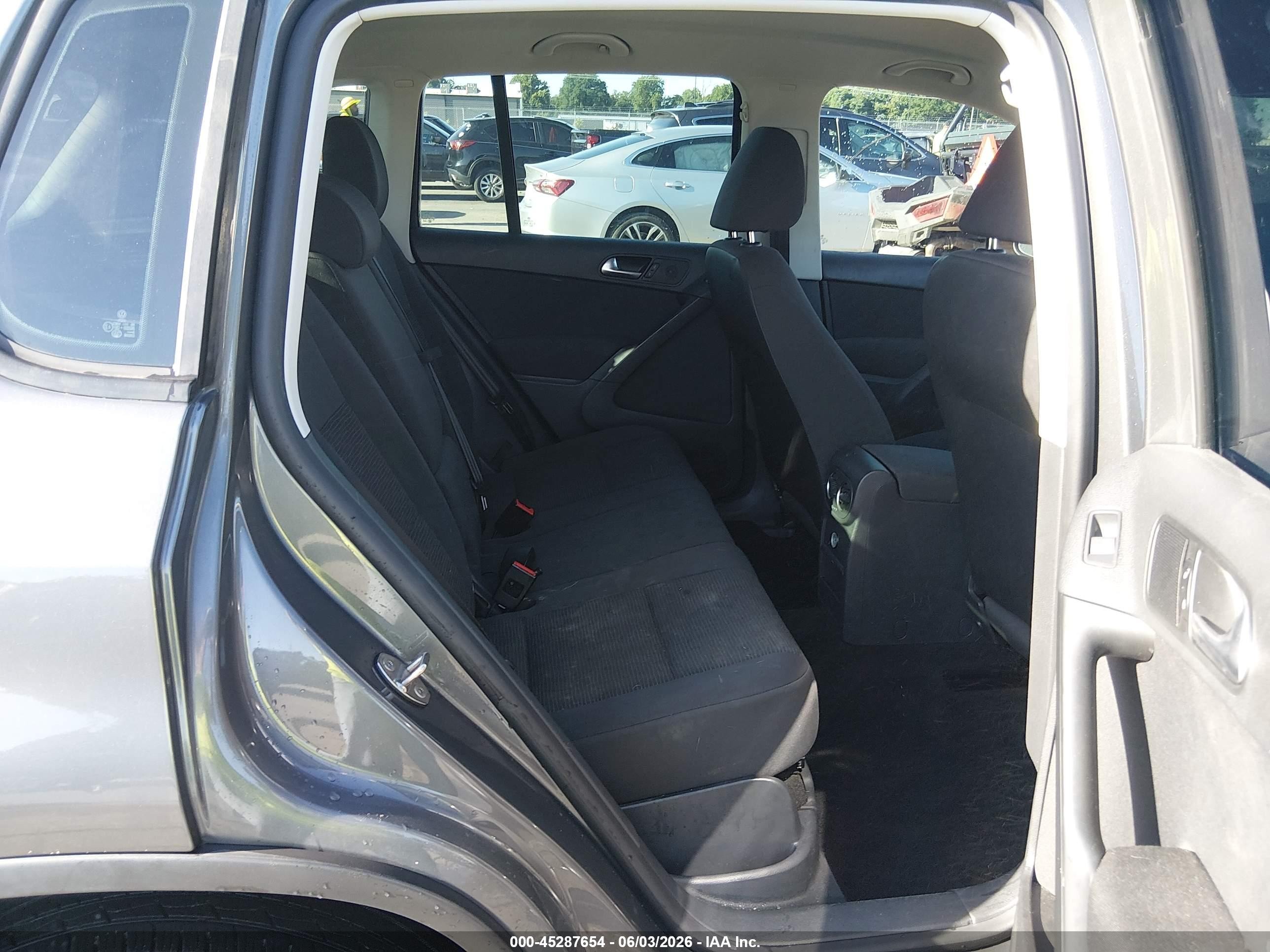 2015 Volkswagen Tiguan S Gray vin: WVGAV7AXXFW596648