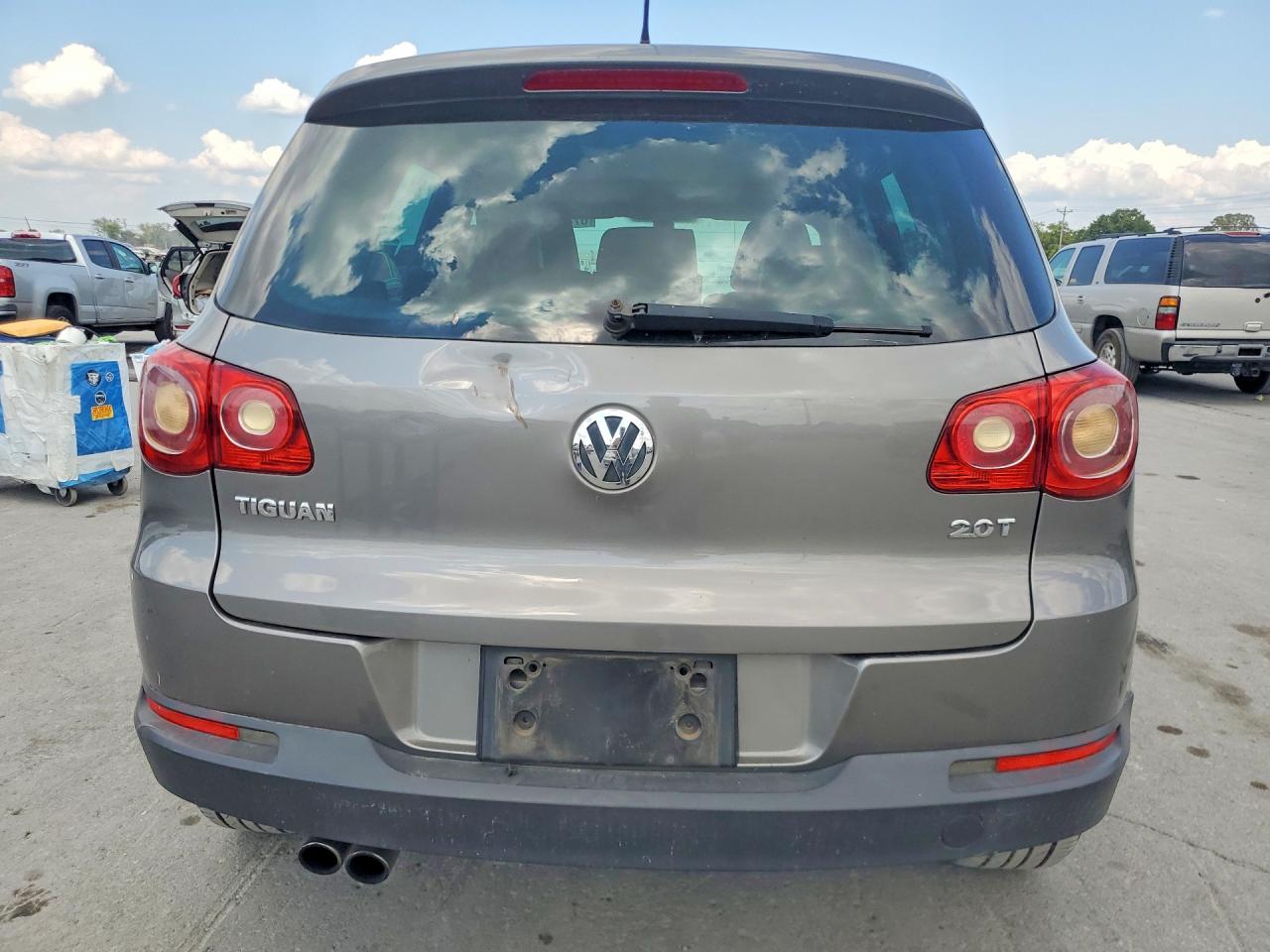 2009 Volkswagen Tiguan S Gray vin: WVGAV95N19W000951