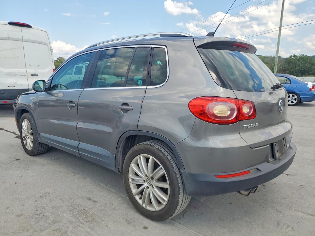 2009 Volkswagen Tiguan S Gray vin: WVGAV95N19W000951