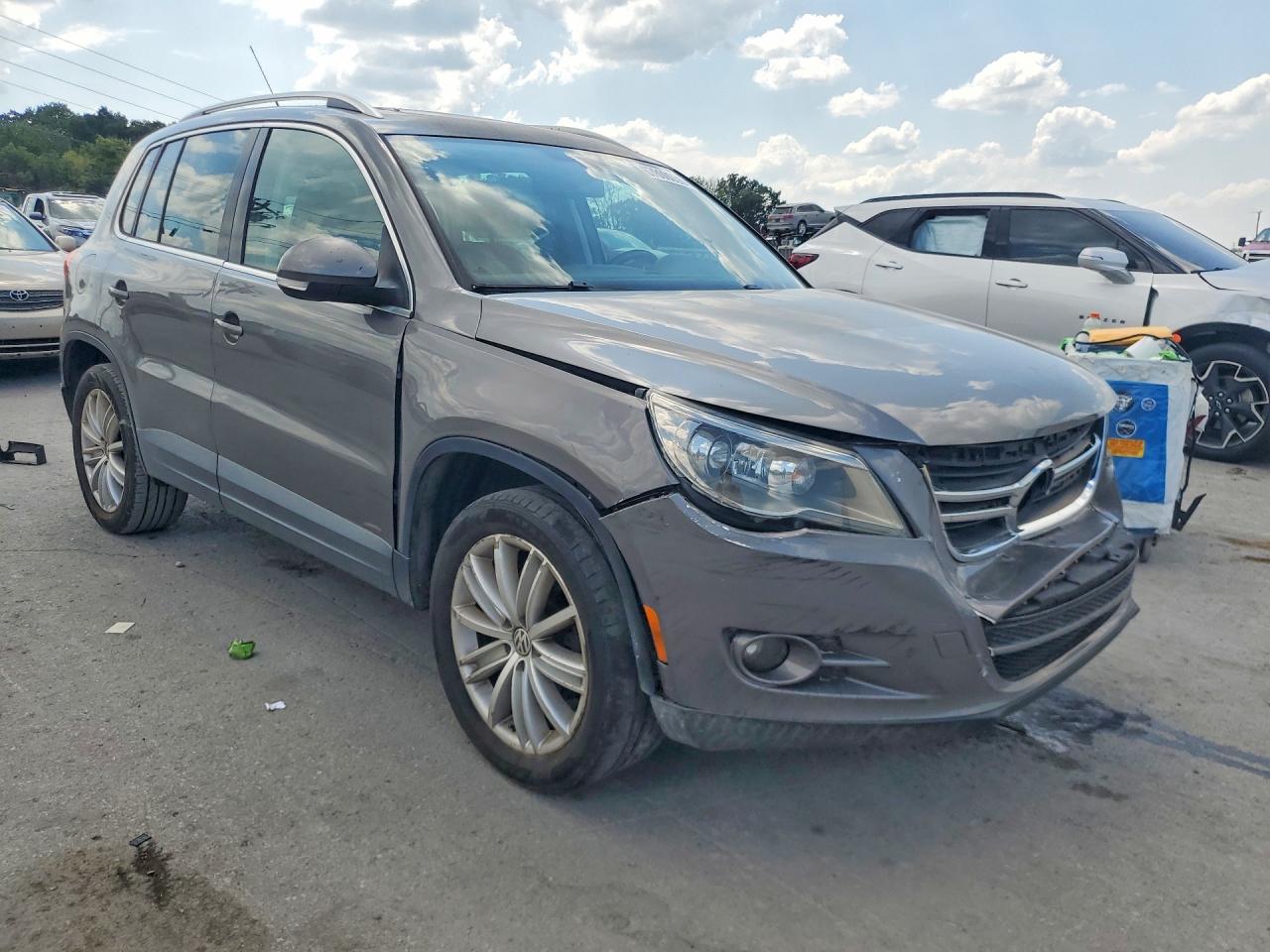 2009 Volkswagen Tiguan S Gray vin: WVGAV95N19W000951