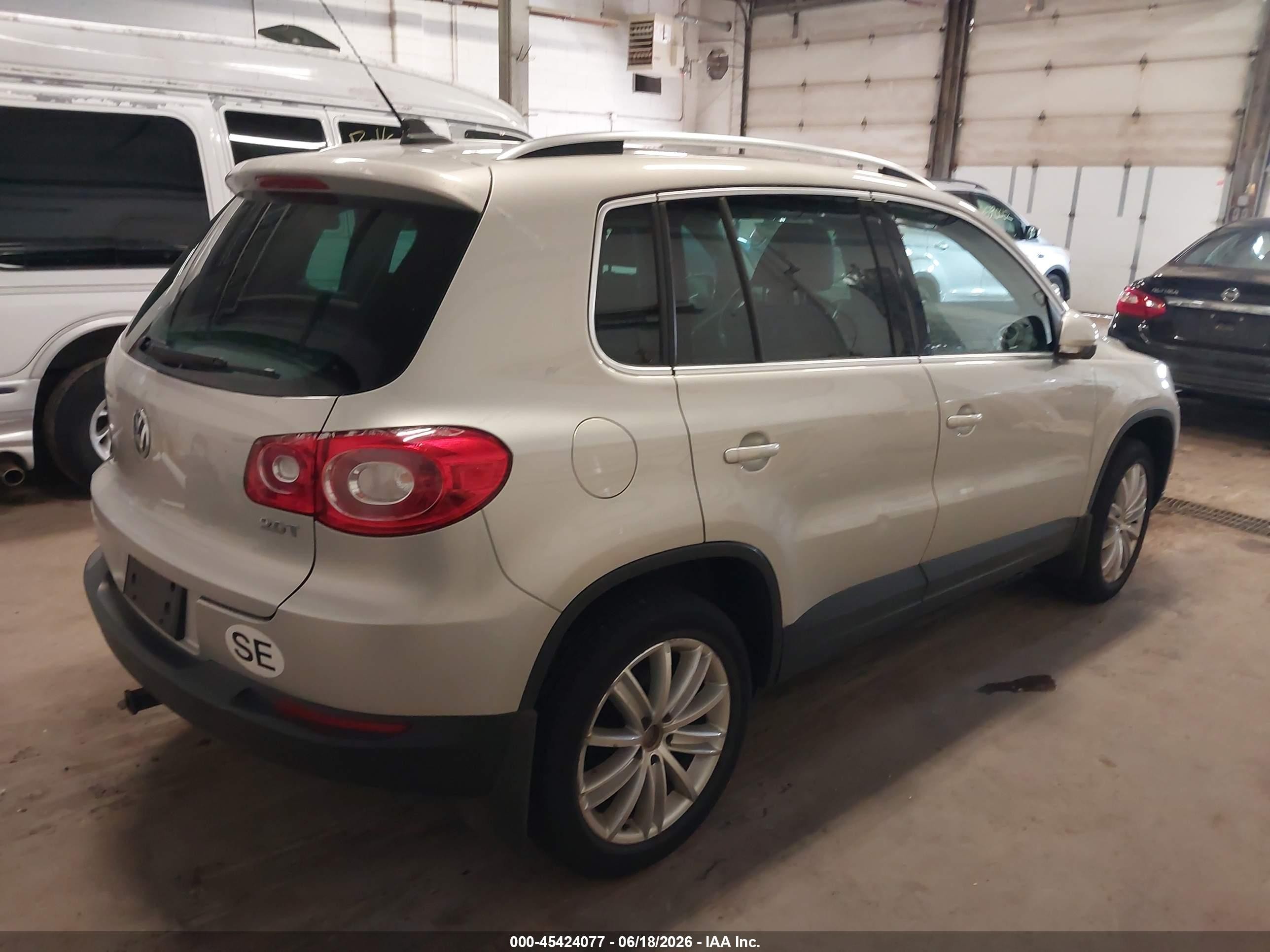2009 Volkswagen Tiguan Sel Silver vin: WVGAV95N79W529188