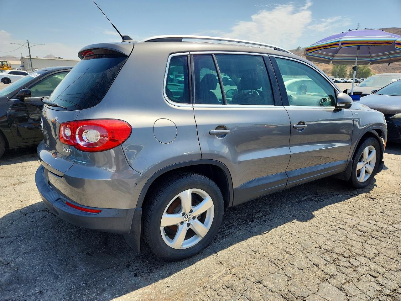 2010 Volkswagen Tiguan S Gray vin: WVGAV9AX6AW518792