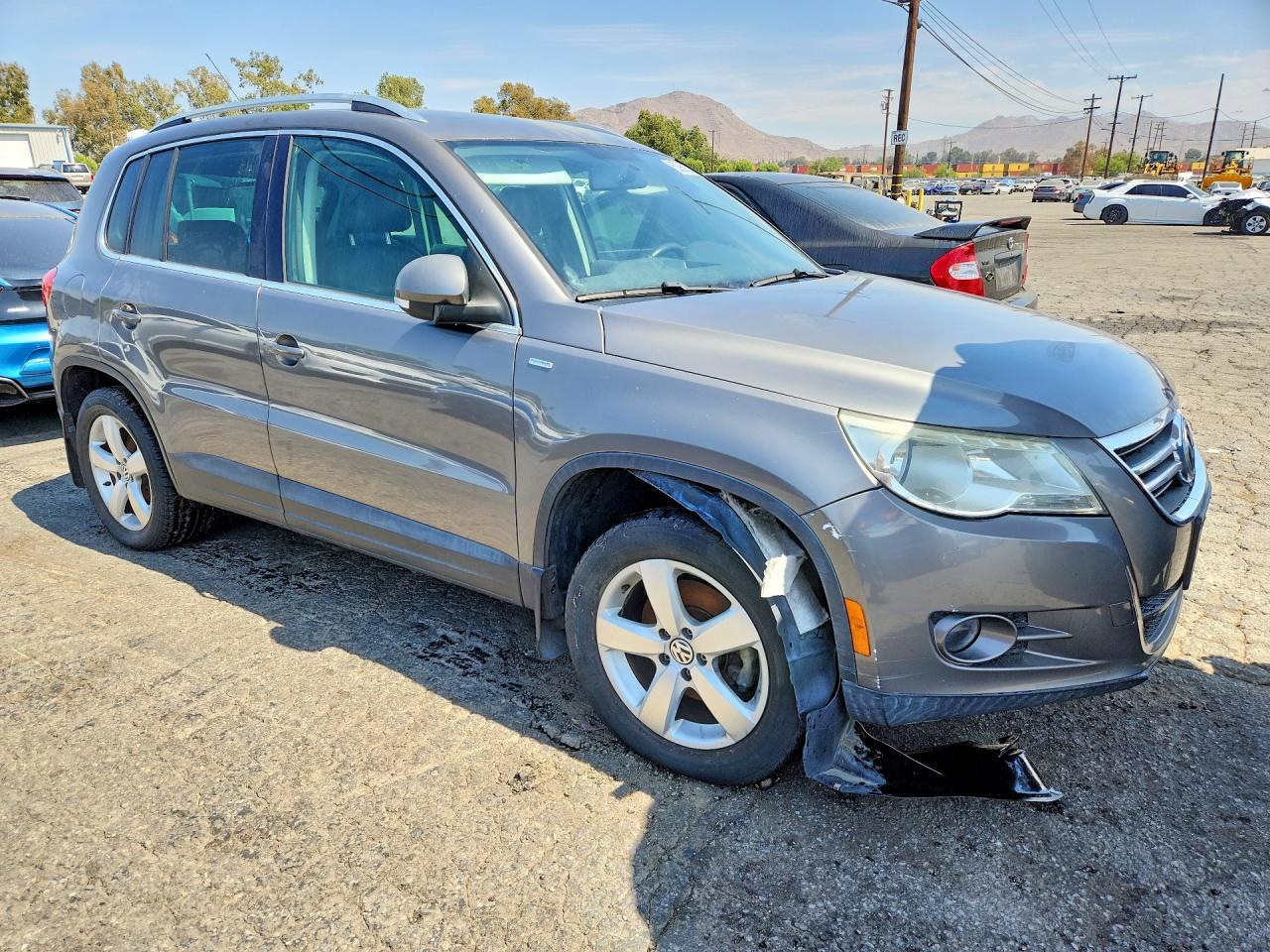2010 Volkswagen Tiguan S Gray vin: WVGAV9AX6AW518792