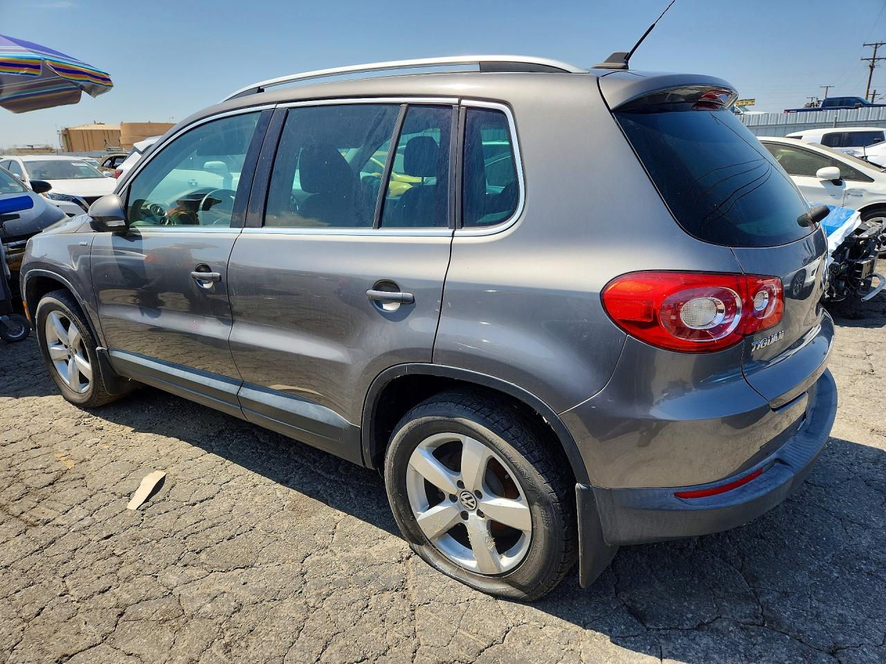 2010 Volkswagen Tiguan S Gray vin: WVGAV9AX6AW518792