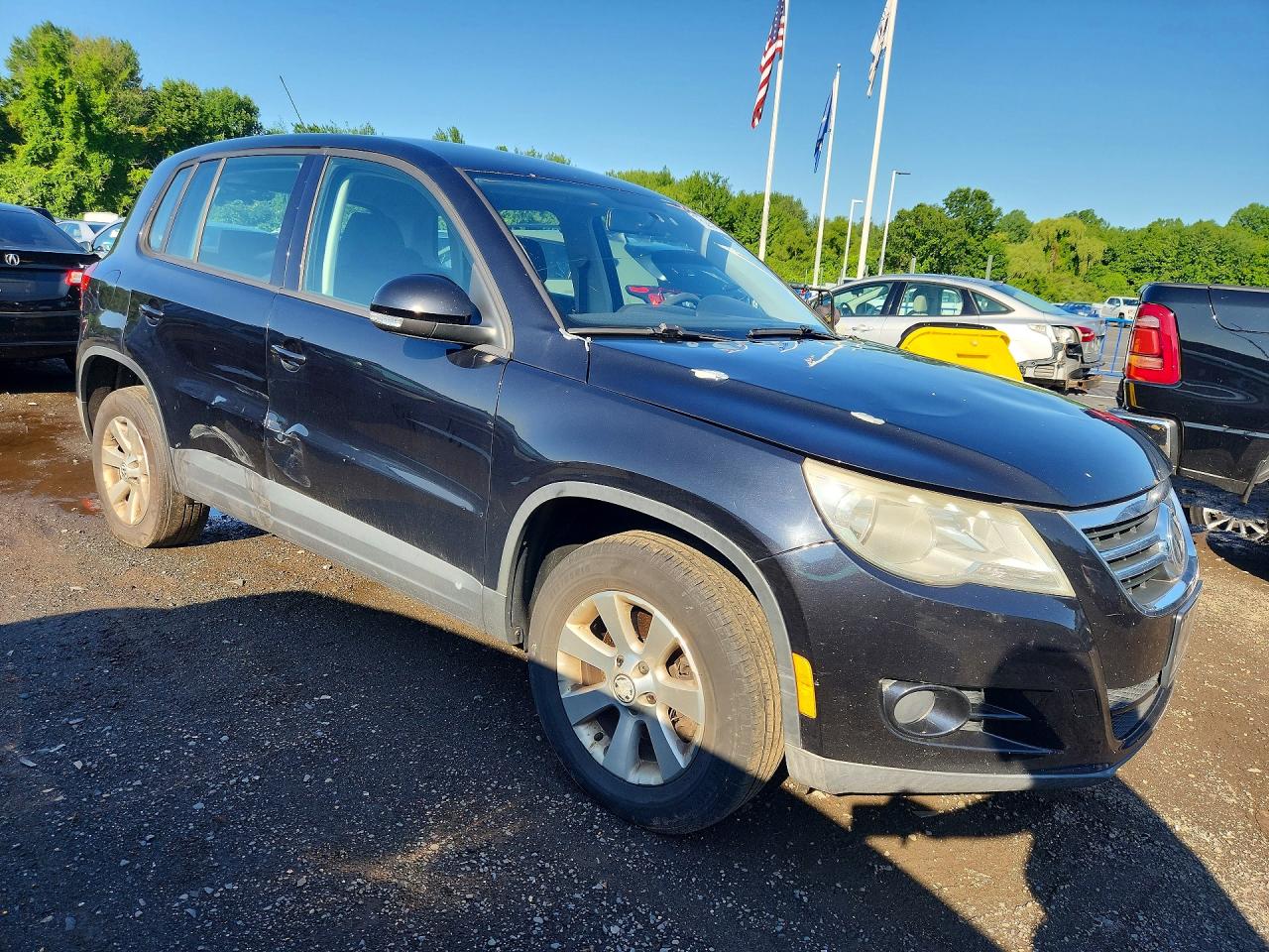 2010 Volkswagen Tiguan S Black vin: WVGAV9AX9AW521167