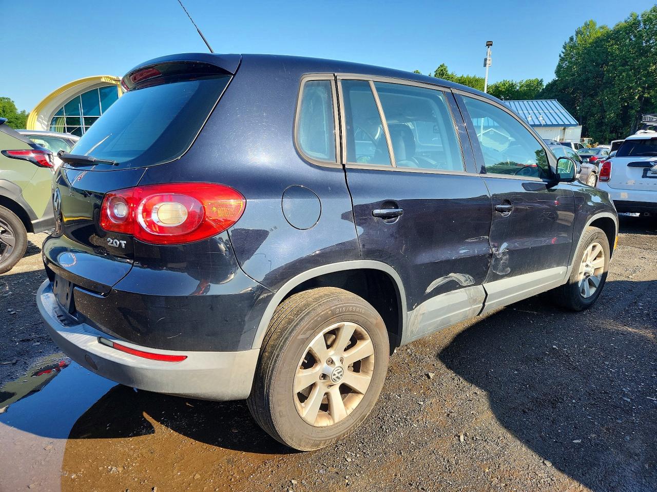 2010 Volkswagen Tiguan S Black vin: WVGAV9AX9AW521167