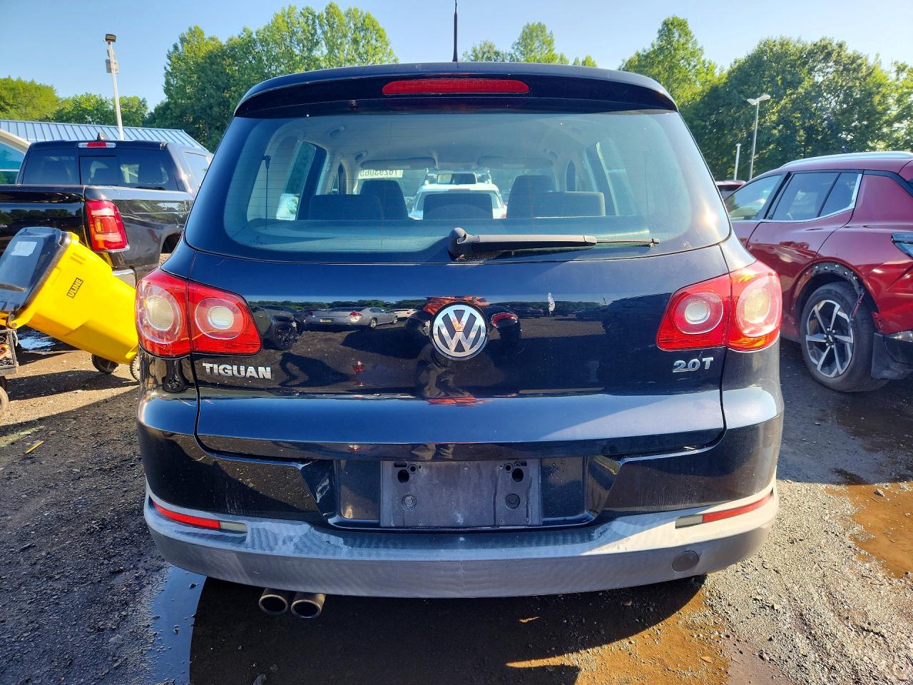 2010 Volkswagen Tiguan S Black vin: WVGAV9AX9AW521167