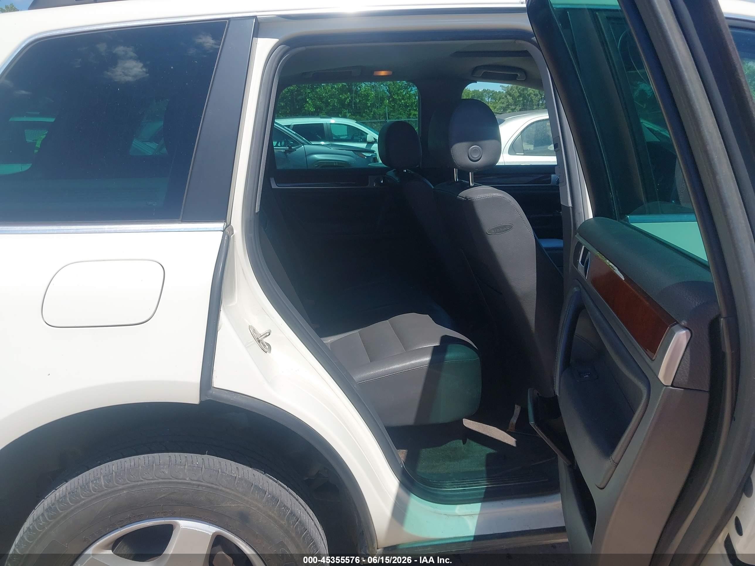 2004 Volkswagen Touareg V6 White vin: WVGBC67L94D034693
