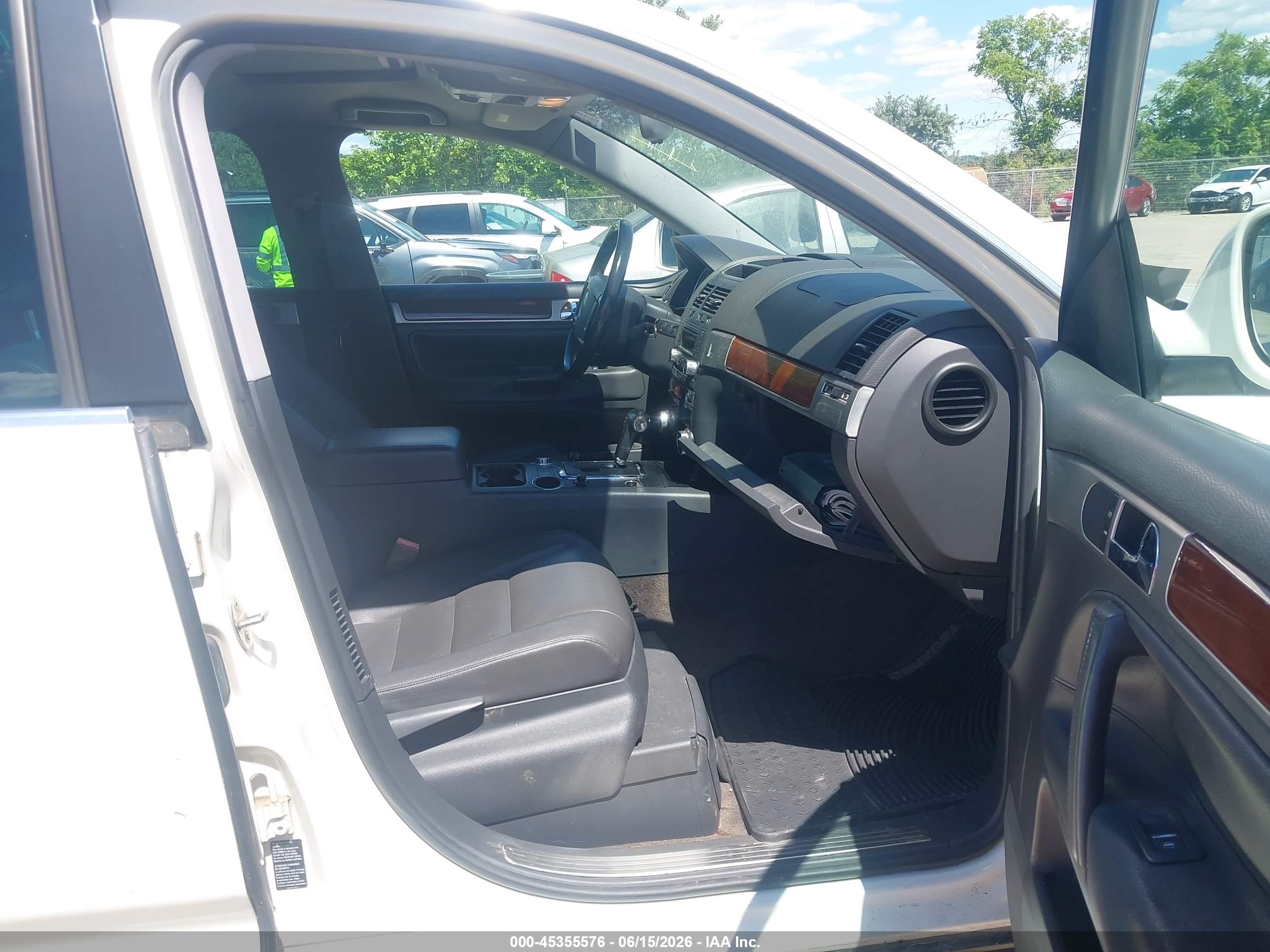 2004 Volkswagen Touareg V6 White vin: WVGBC67L94D034693
