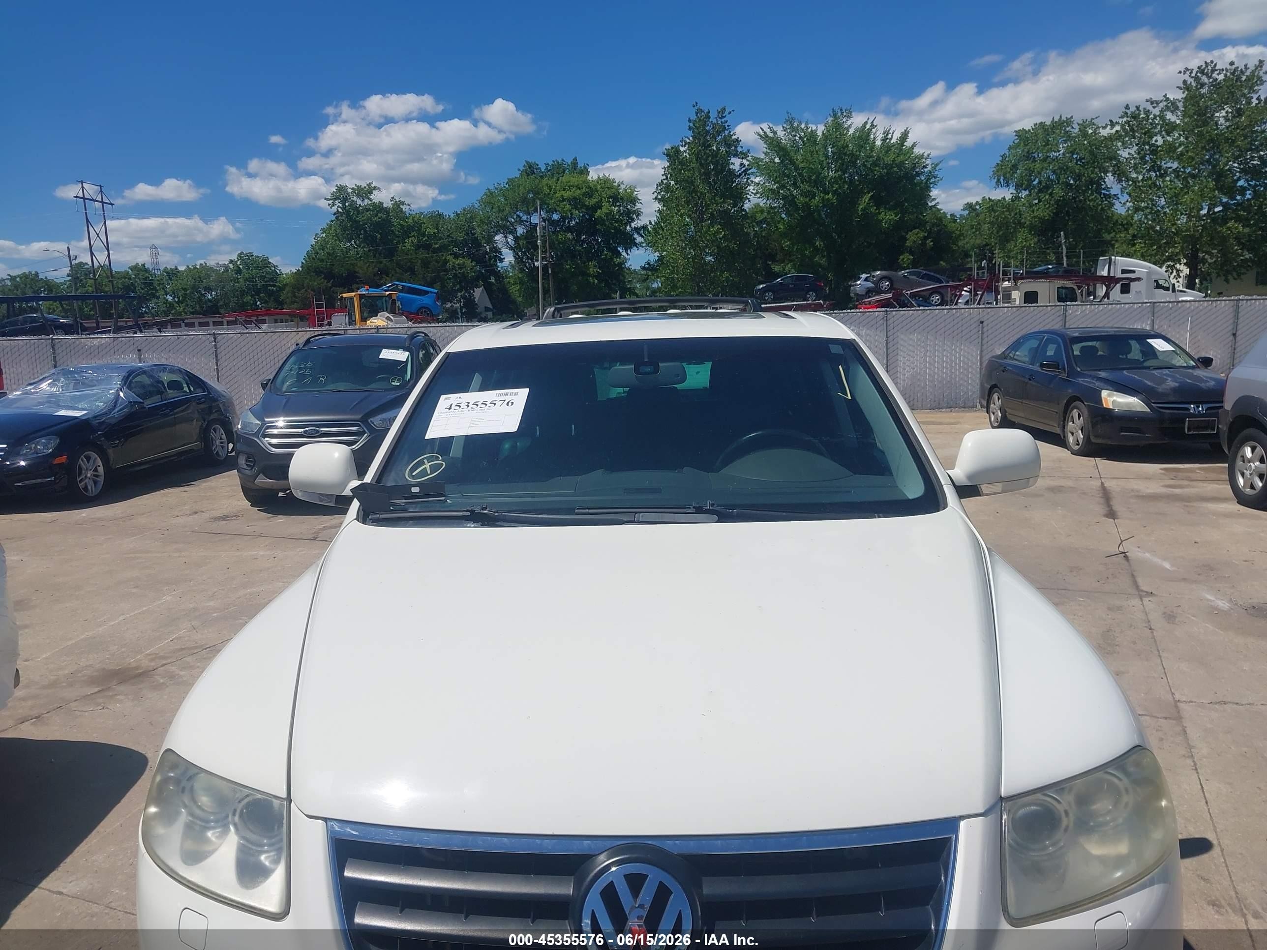 2004 Volkswagen Touareg V6 White vin: WVGBC67L94D034693