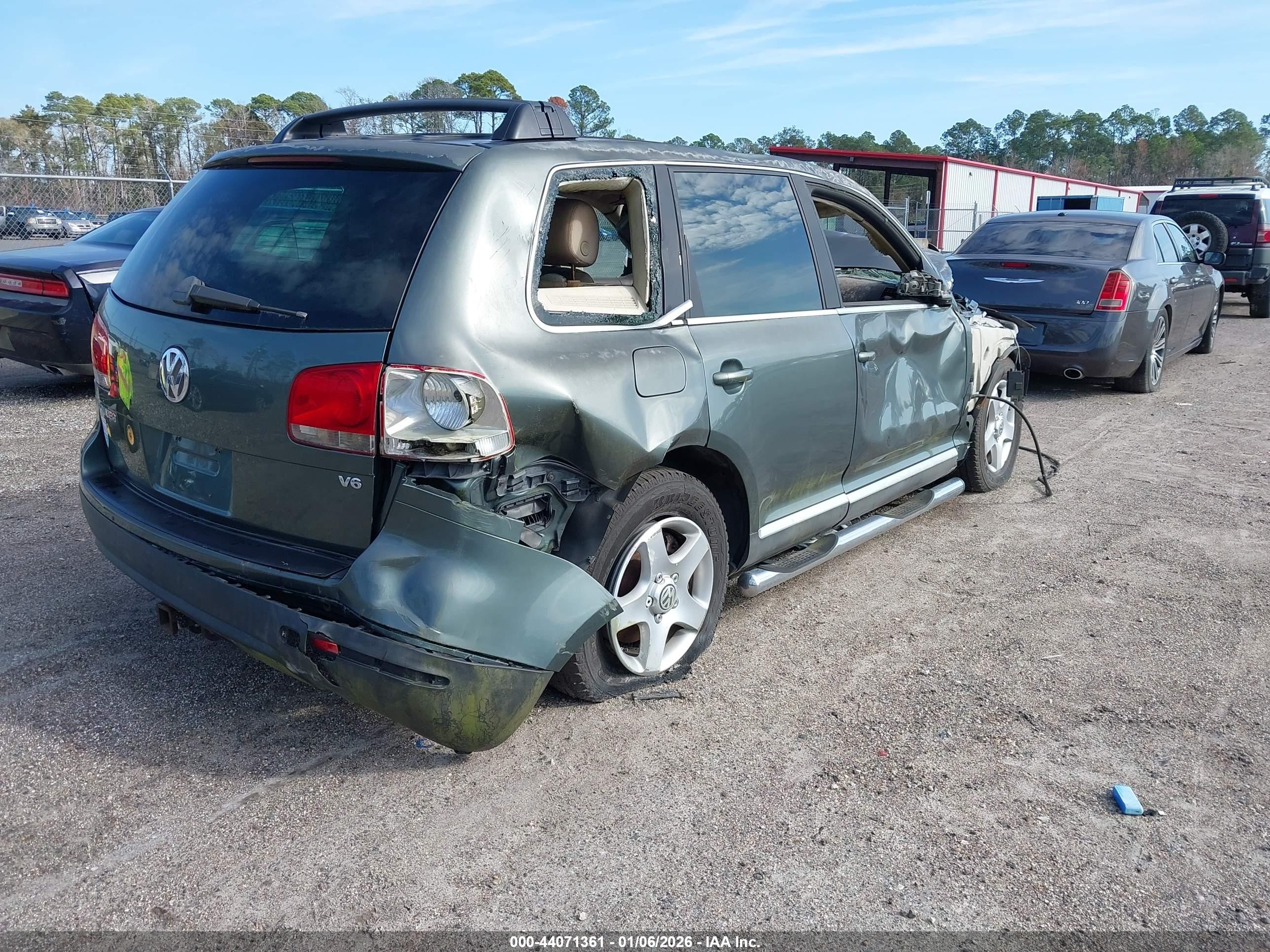 2004 Volkswagen Touareg V6 Green vin: WVGBC67LX4D012136