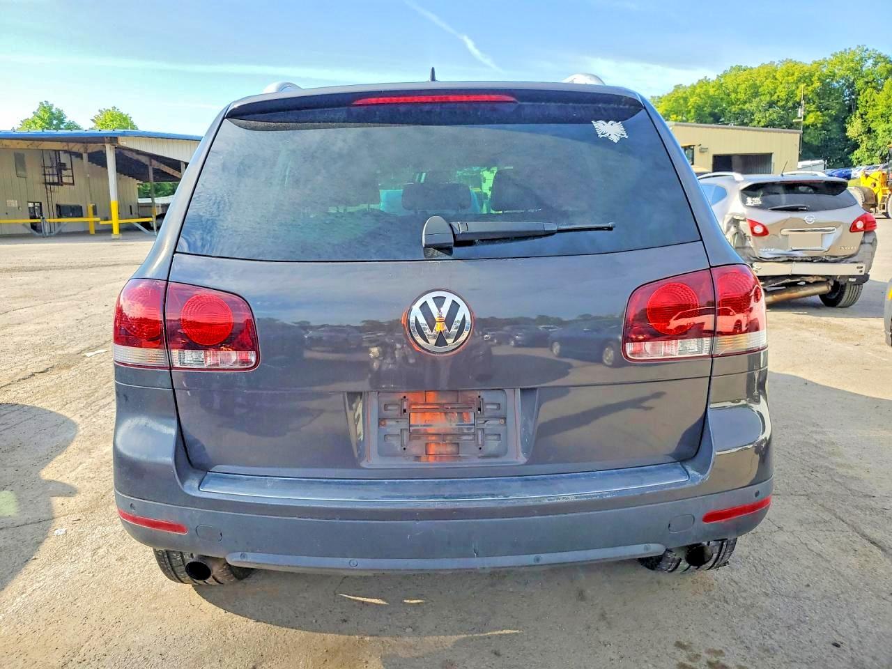 2009 Volkswagen Touareg 2 V6 Gray vin: WVGBE77L69D004199