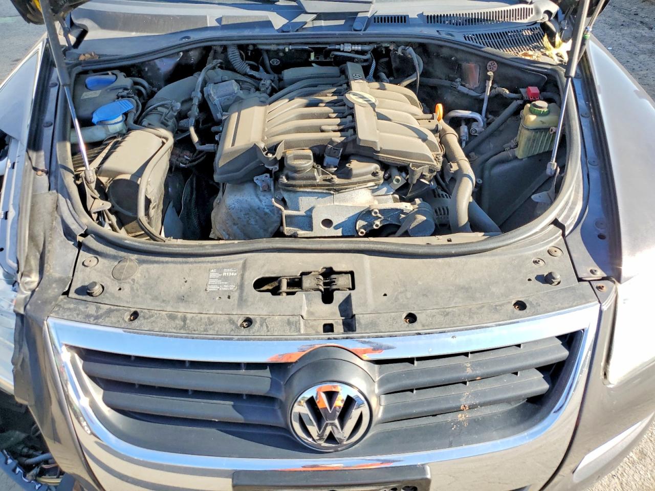 2009 Volkswagen Touareg 2 V6 Gray vin: WVGBE77L69D004199