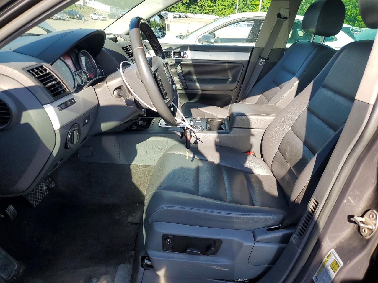 2009 Volkswagen Touareg 2 V6 Gray vin: WVGBE77L69D004199