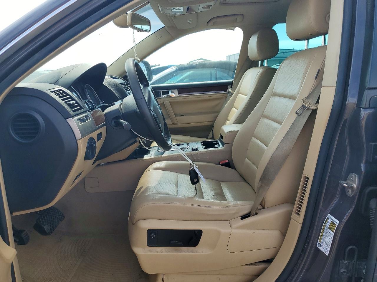 2010 Volkswagen Touareg V6 Charcoal vin: WVGBF7A93AD003266