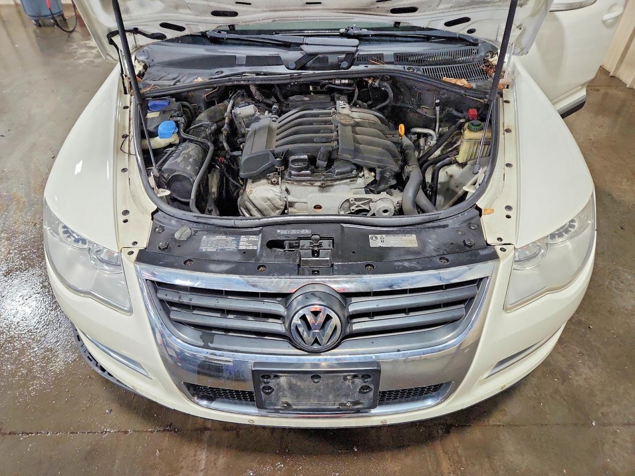 2010 Volkswagen Touareg V6 White vin: WVGBF7A96AD004119
