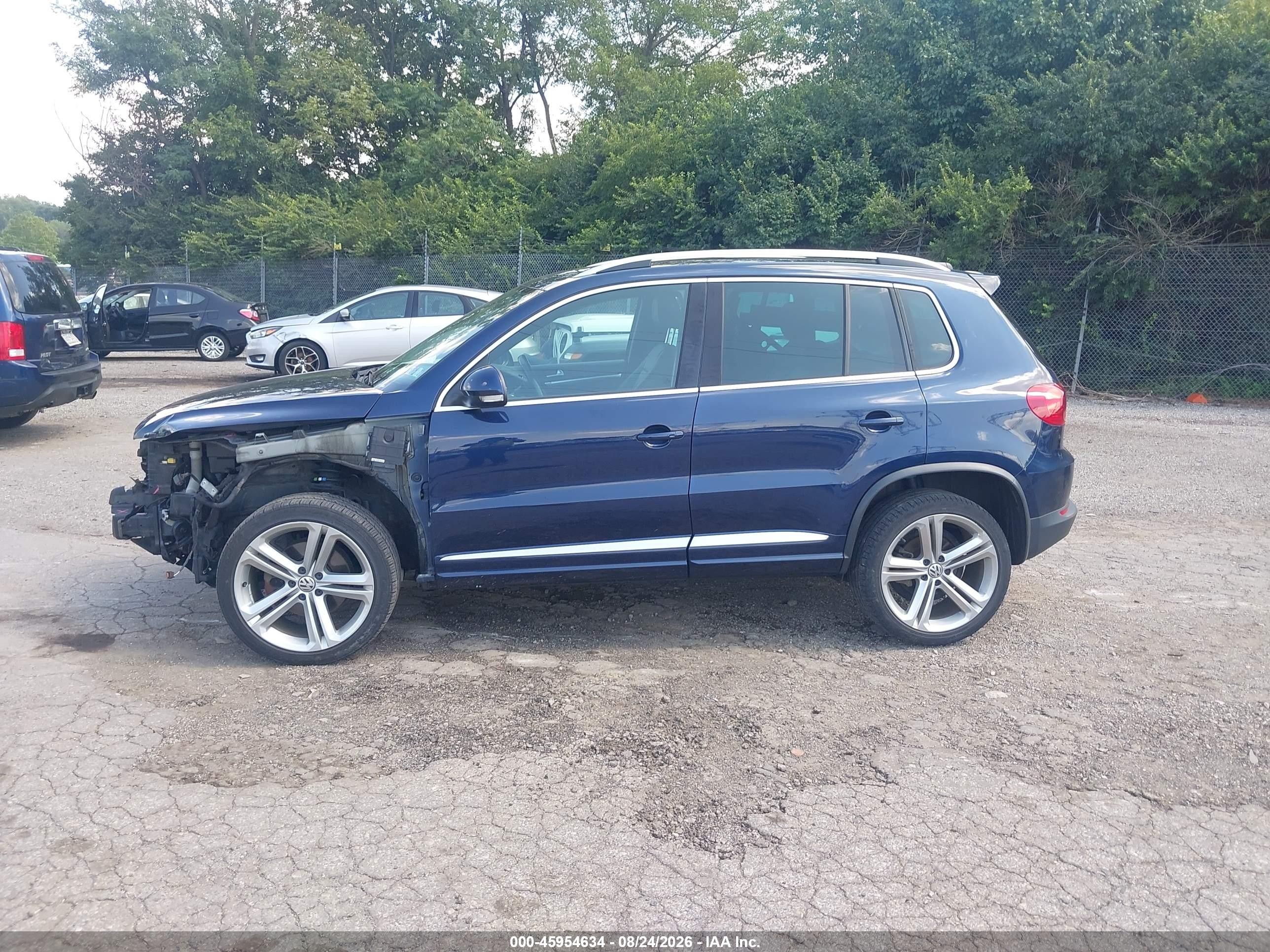 2014 Volkswagen Tiguan R-line Blue vin: WVGBV3AX0EW014472