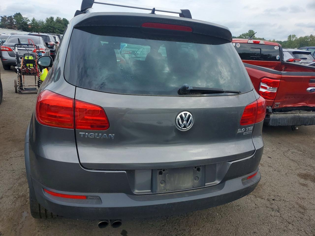 2014 Volkswagen Tiguan S Gray vin: WVGBV3AX0EW015038