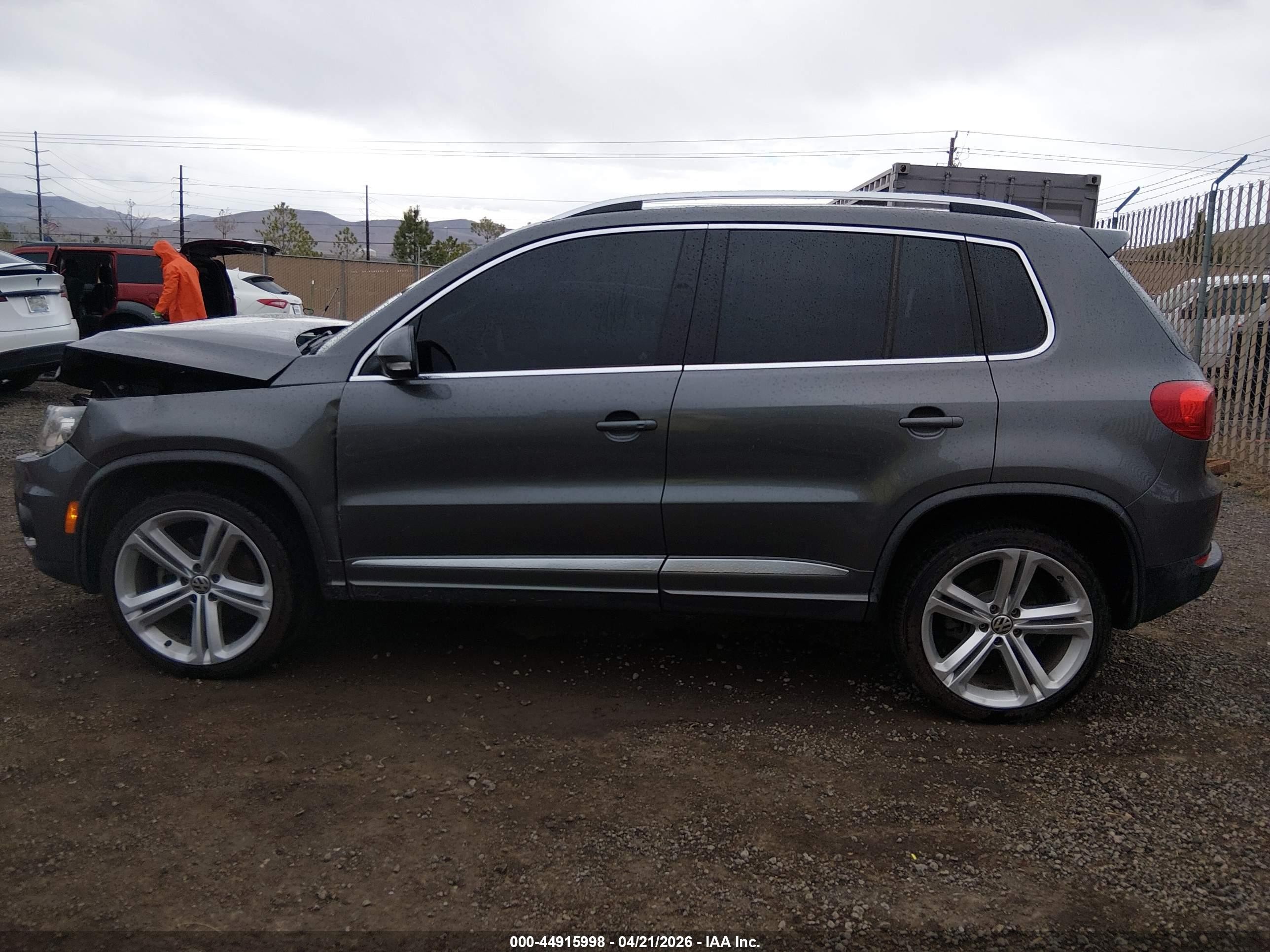 2014 Volkswagen Tiguan R-line Gray vin: WVGBV3AX0EW045236