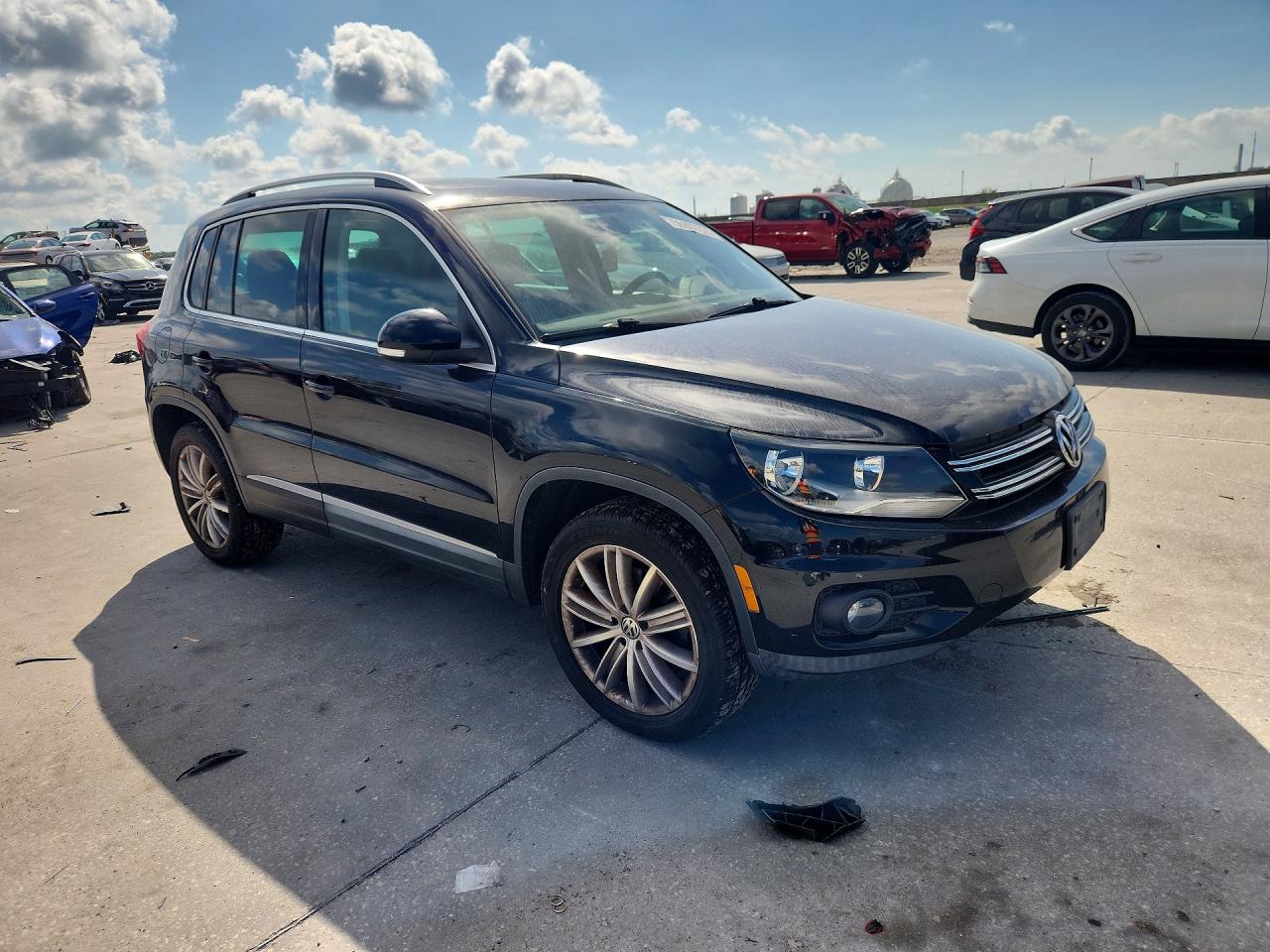 2014 Volkswagen Tiguan S Черный vin: WVGBV3AX0EW534591