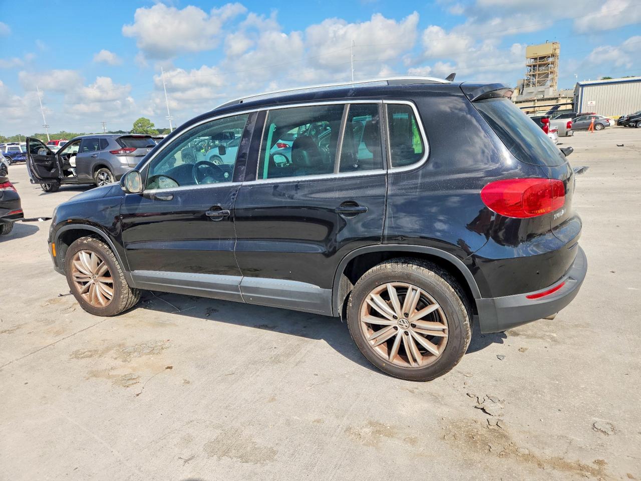 2014 Volkswagen Tiguan S Черный vin: WVGBV3AX0EW534591