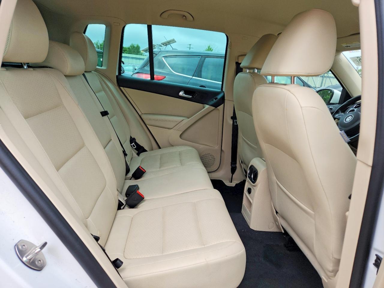 2014 Volkswagen Tiguan S White vin: WVGBV3AX0EW539435