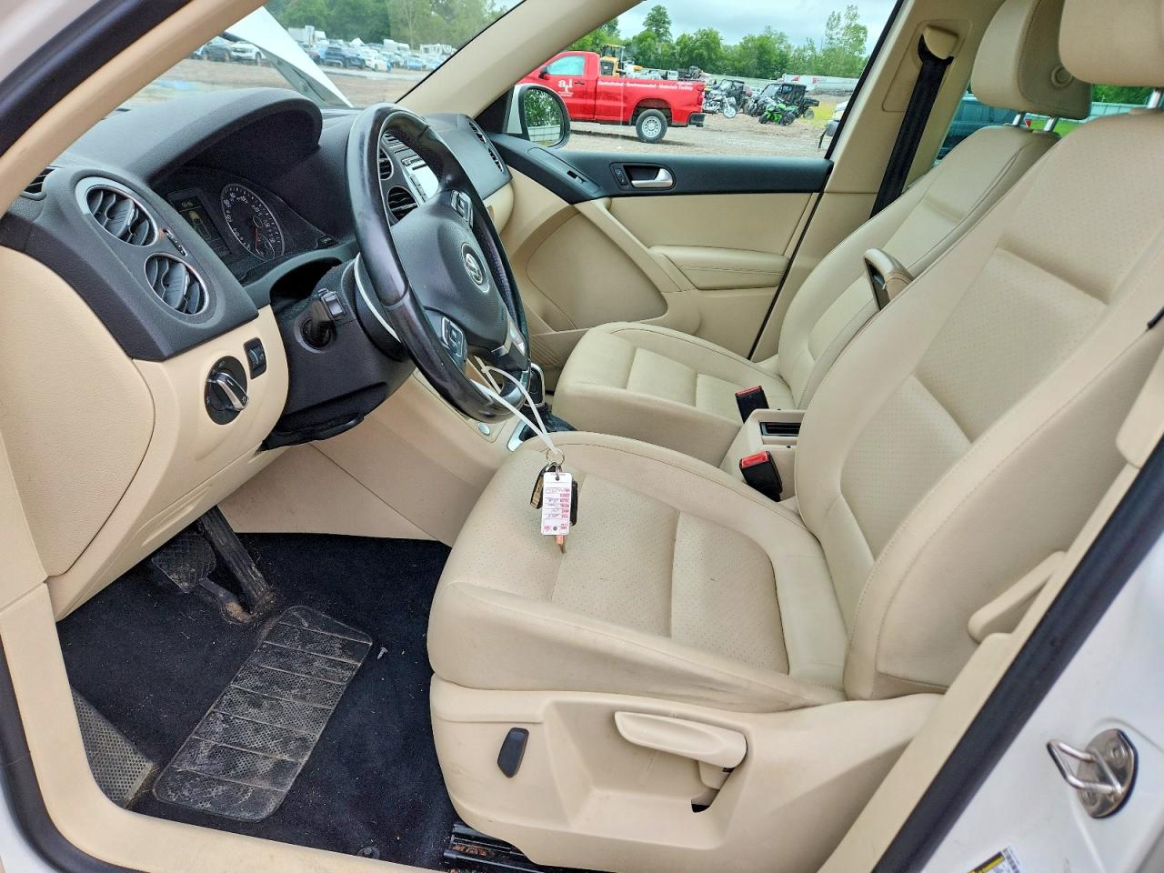 2014 Volkswagen Tiguan S White vin: WVGBV3AX0EW539435