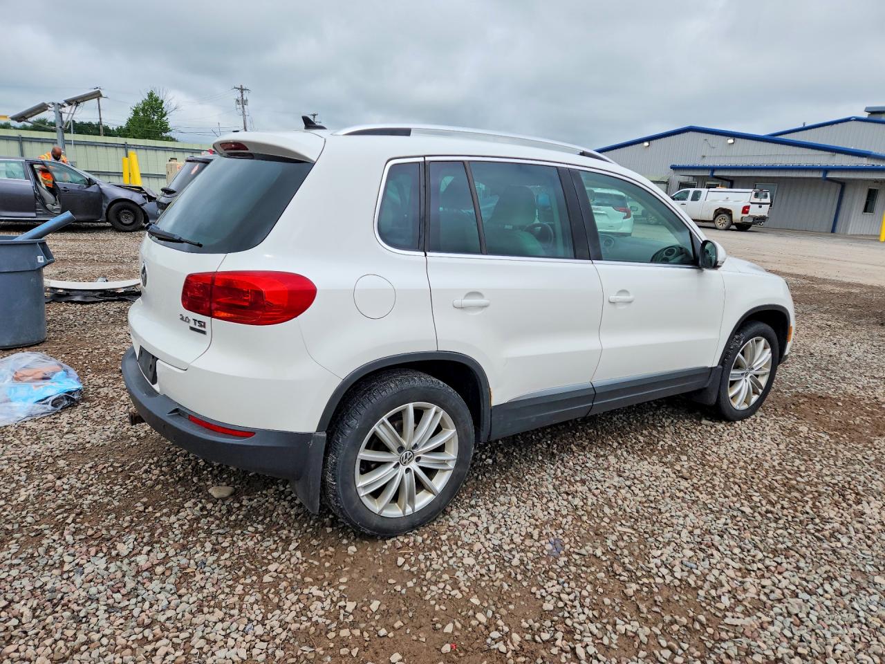2014 Volkswagen Tiguan S White vin: WVGBV3AX0EW539435