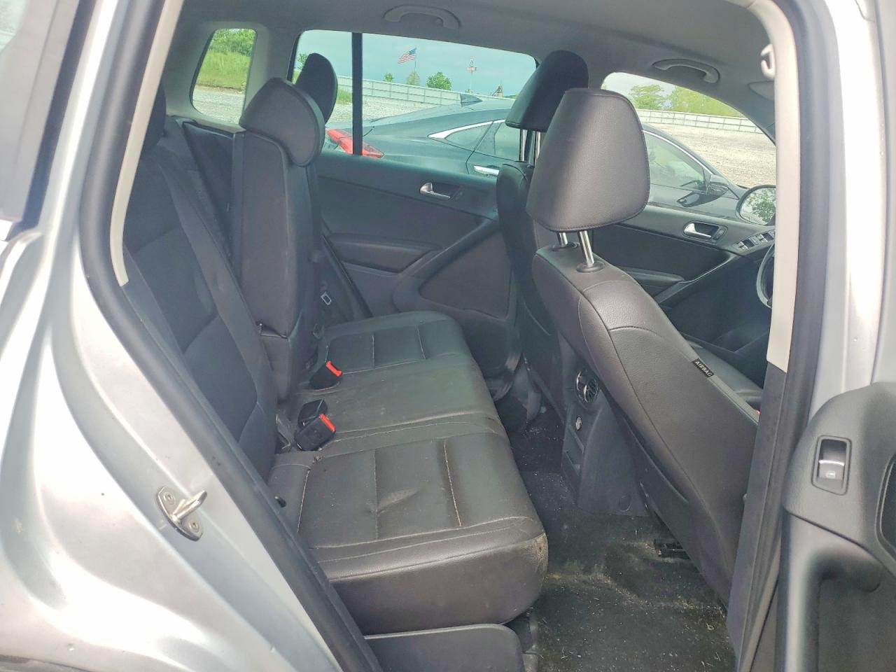 2014 Volkswagen Tiguan S Silver vin: WVGBV3AX0EW580132