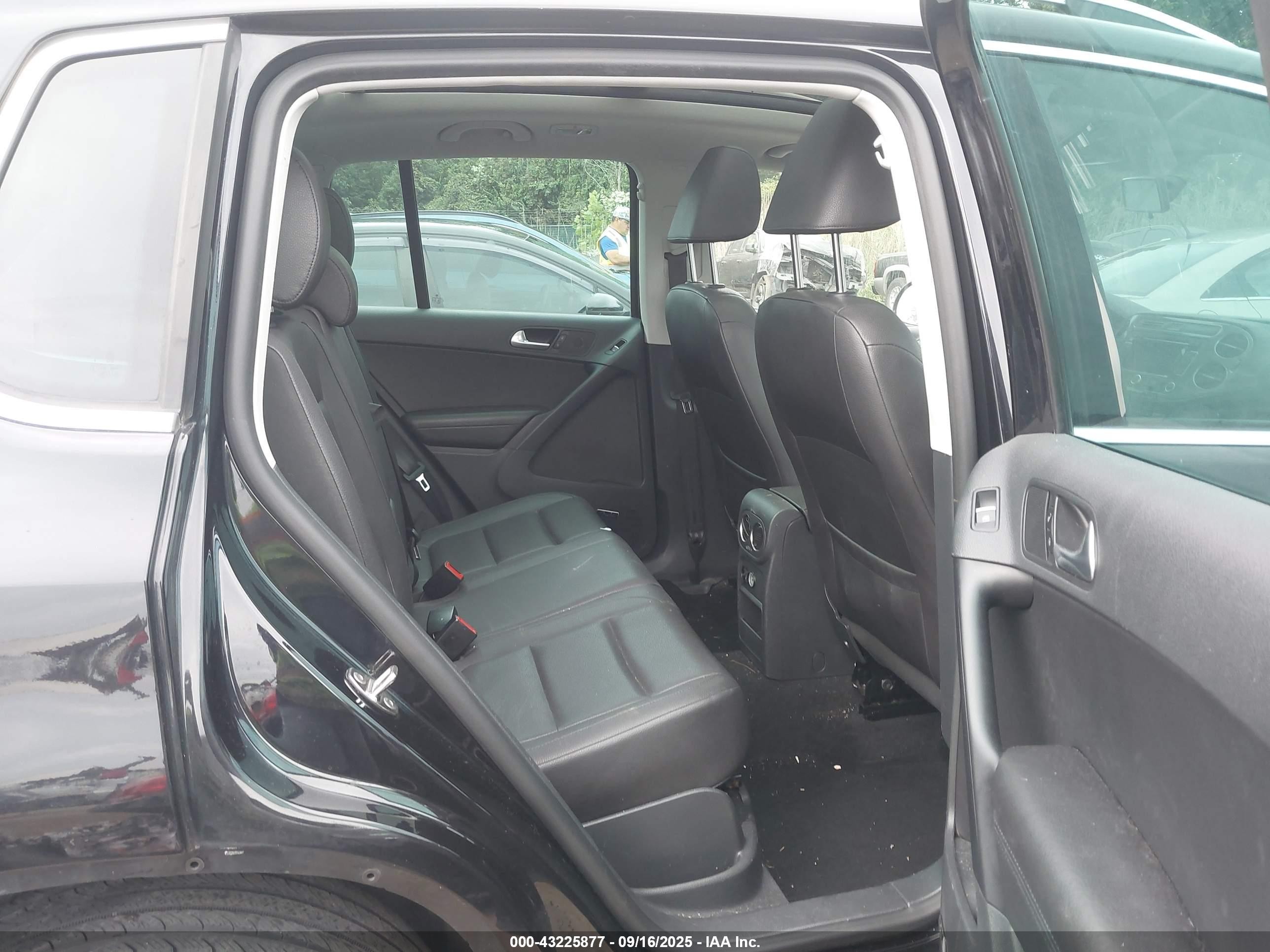 2014 Volkswagen Tiguan Sel Black vin: WVGBV3AX0EW601416