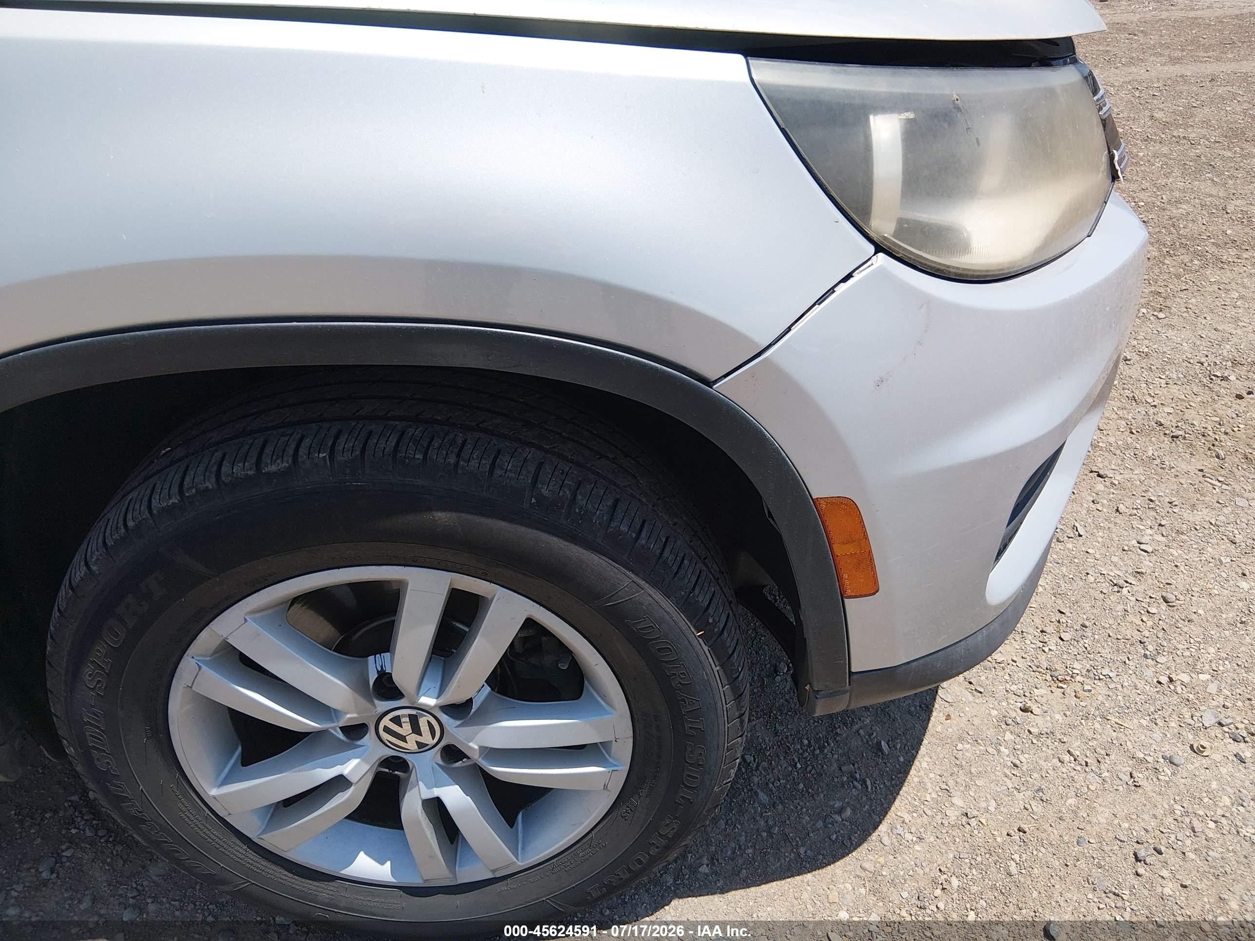 2013 Volkswagen Tiguan S Silver vin: WVGBV3AX1DW569736