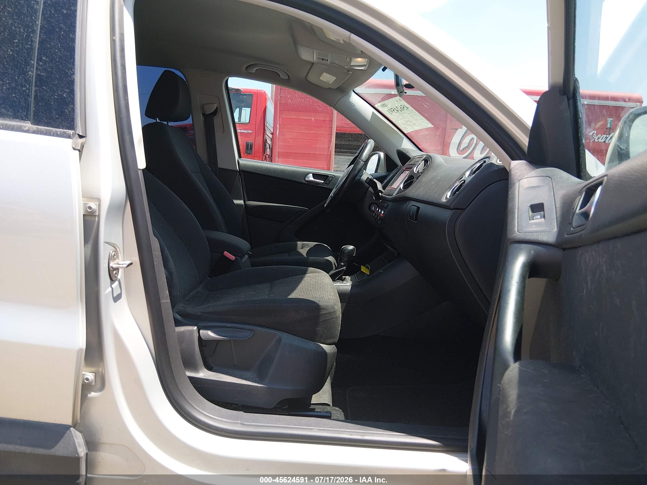 2013 Volkswagen Tiguan S Silver vin: WVGBV3AX1DW569736