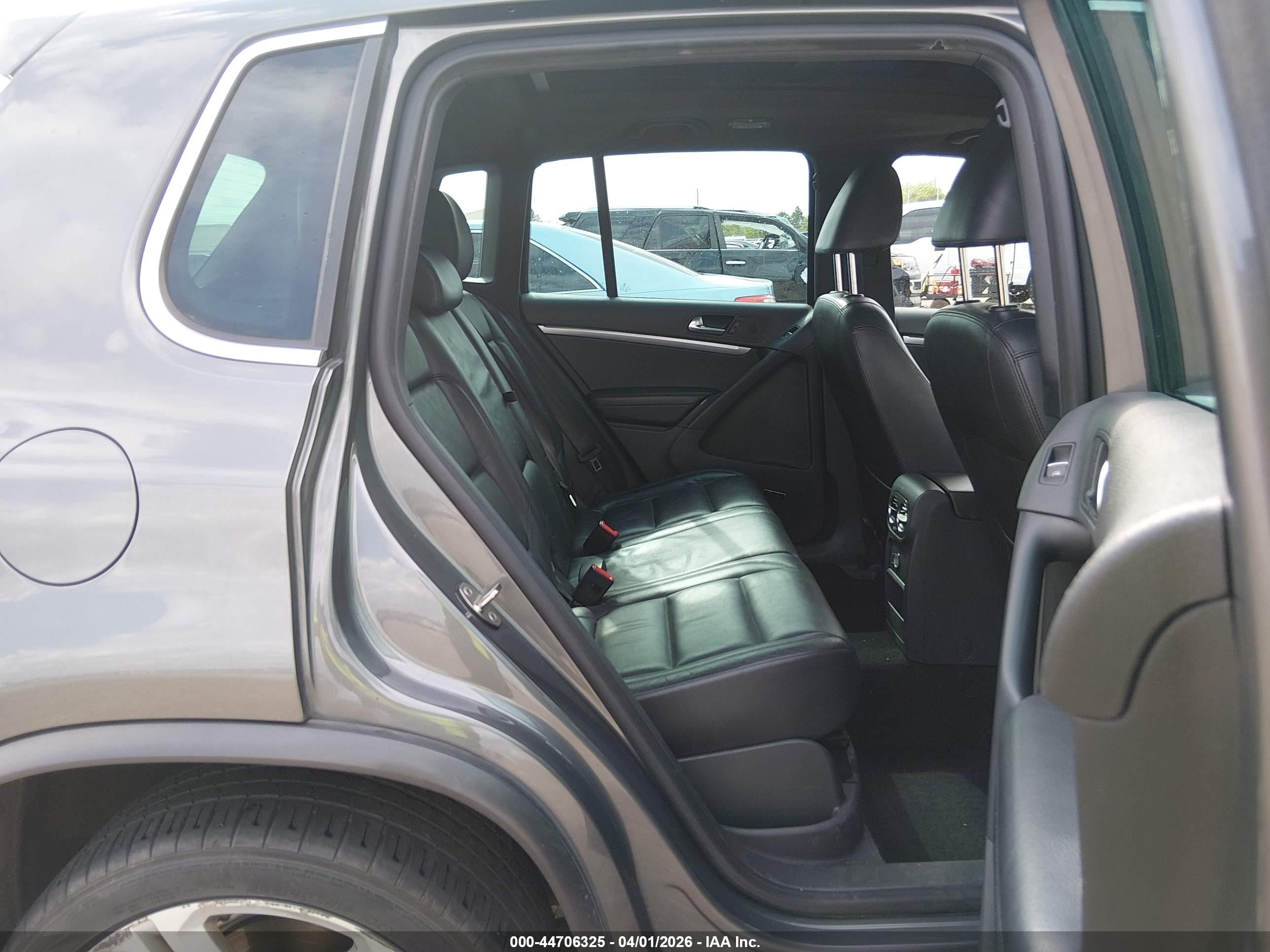 2014 Volkswagen Tiguan R-line Gray vin: WVGBV3AX1EW010480