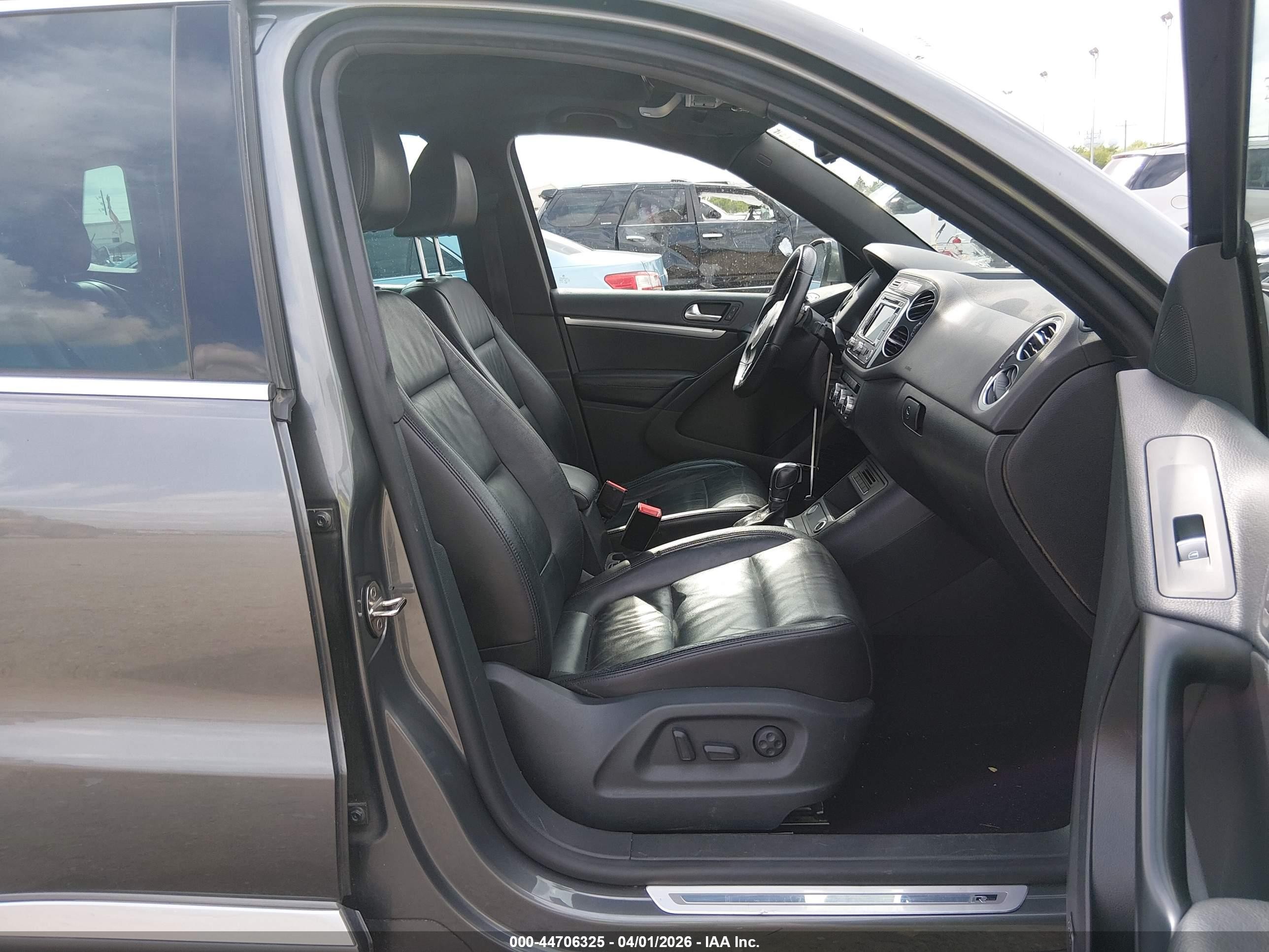 2014 Volkswagen Tiguan R-line Gray vin: WVGBV3AX1EW010480